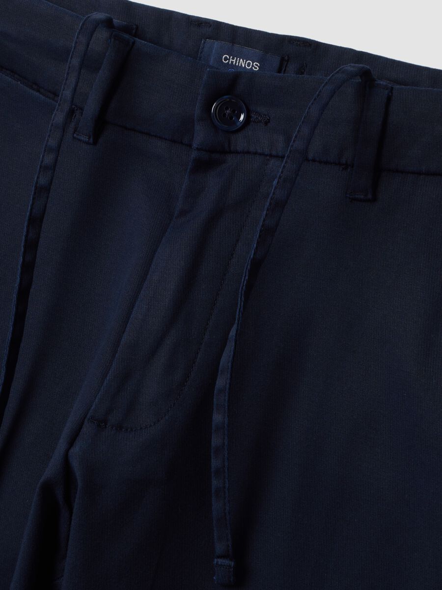 &Mu;&pi;&lambda;&epsilon; chino &pi;&alpha;&nu;&tau;&epsilon;&lambda;ό&nu;&iota; slim fit &alpha;&pi;ό lyocell &kappa;&alpha;&iota; &epsilon;&lambda;&alpha;&sigma;&tau;&iota;&kappa;ό &beta;&alpha;&mu;&beta;ά&kappa;&iota;_1