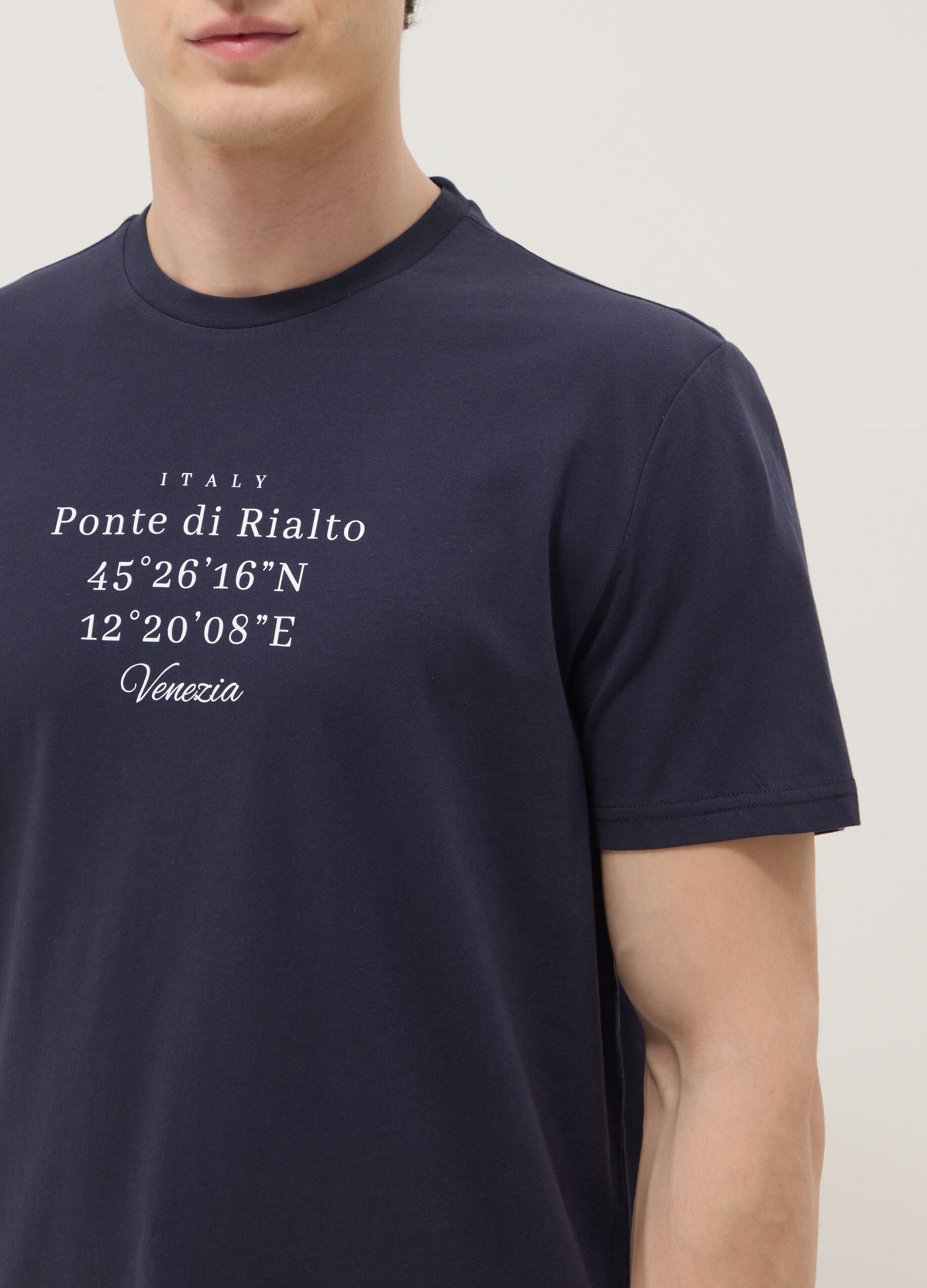 Blaues Regular-Fit T-Shirt aus reiner Baumwolle mit Frontprint