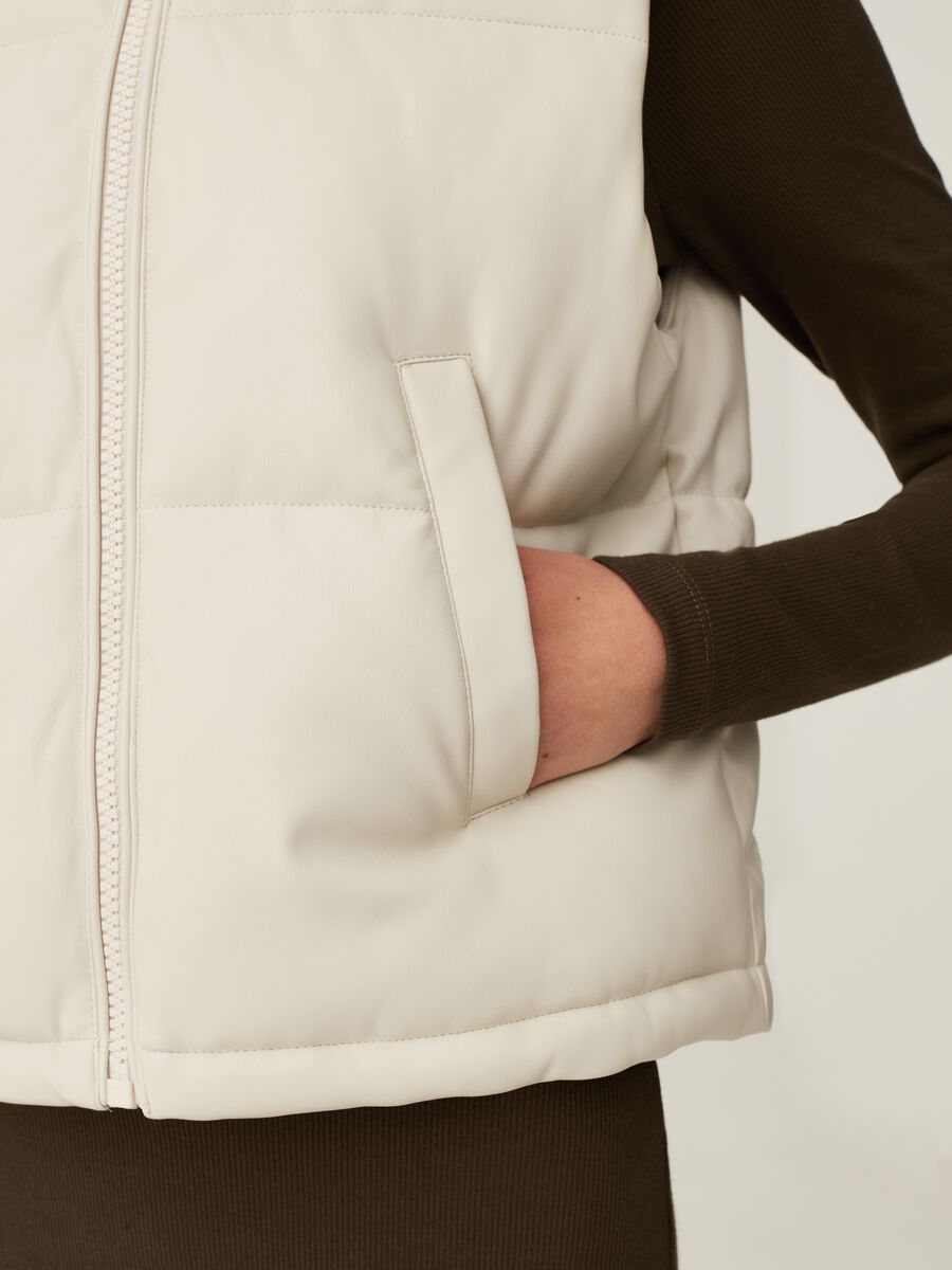 Full-zip quilted gilet with glossy effect_1