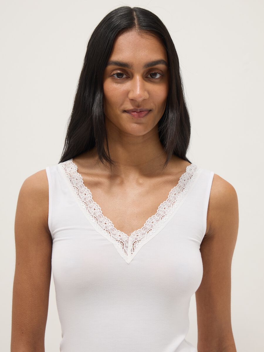 White stretch viscose vest top regular fit deep V with lace_1