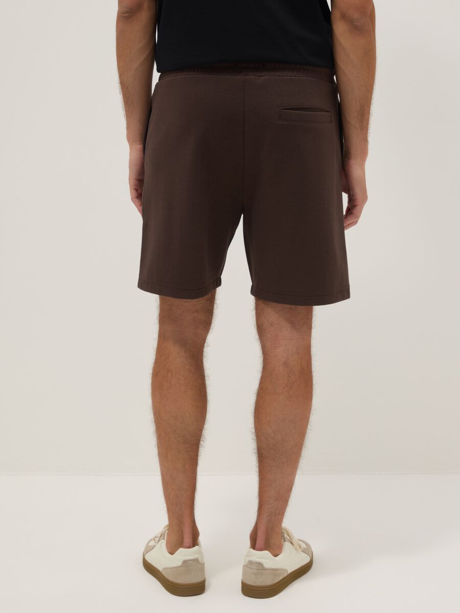 Braune Regular-Fit-Shorts aus Baumwollmischung mit Tunnelzug_2