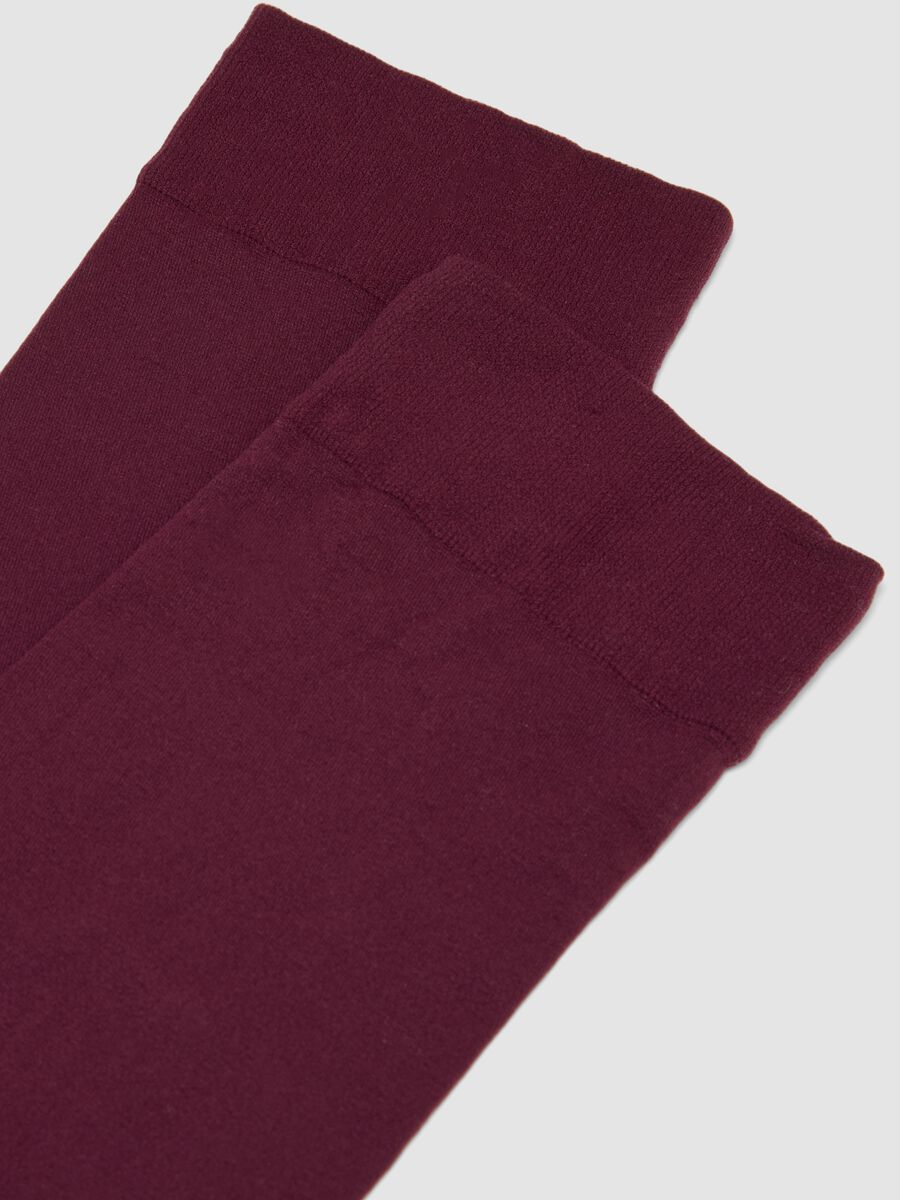 2-pack of black and red stretchy knee-high socks_2