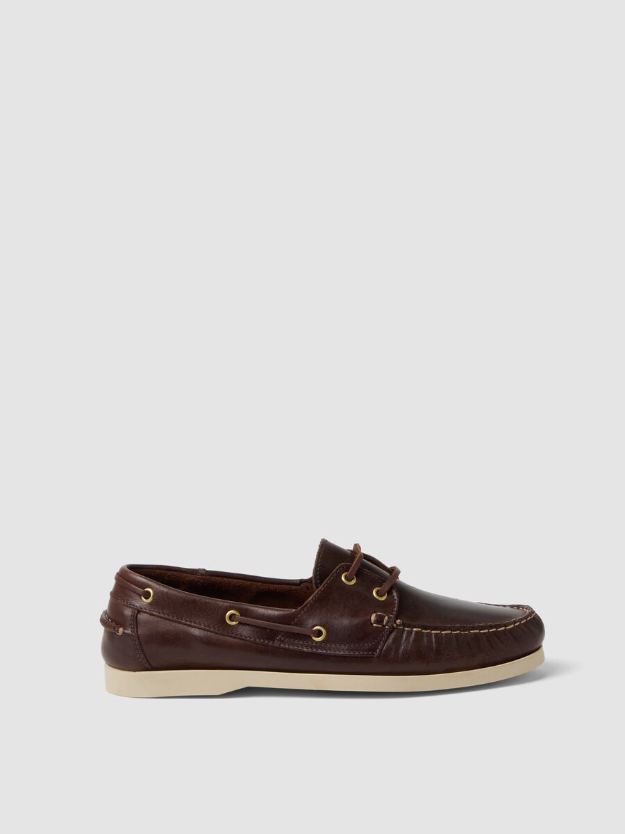 Brown leather boat shoes_0