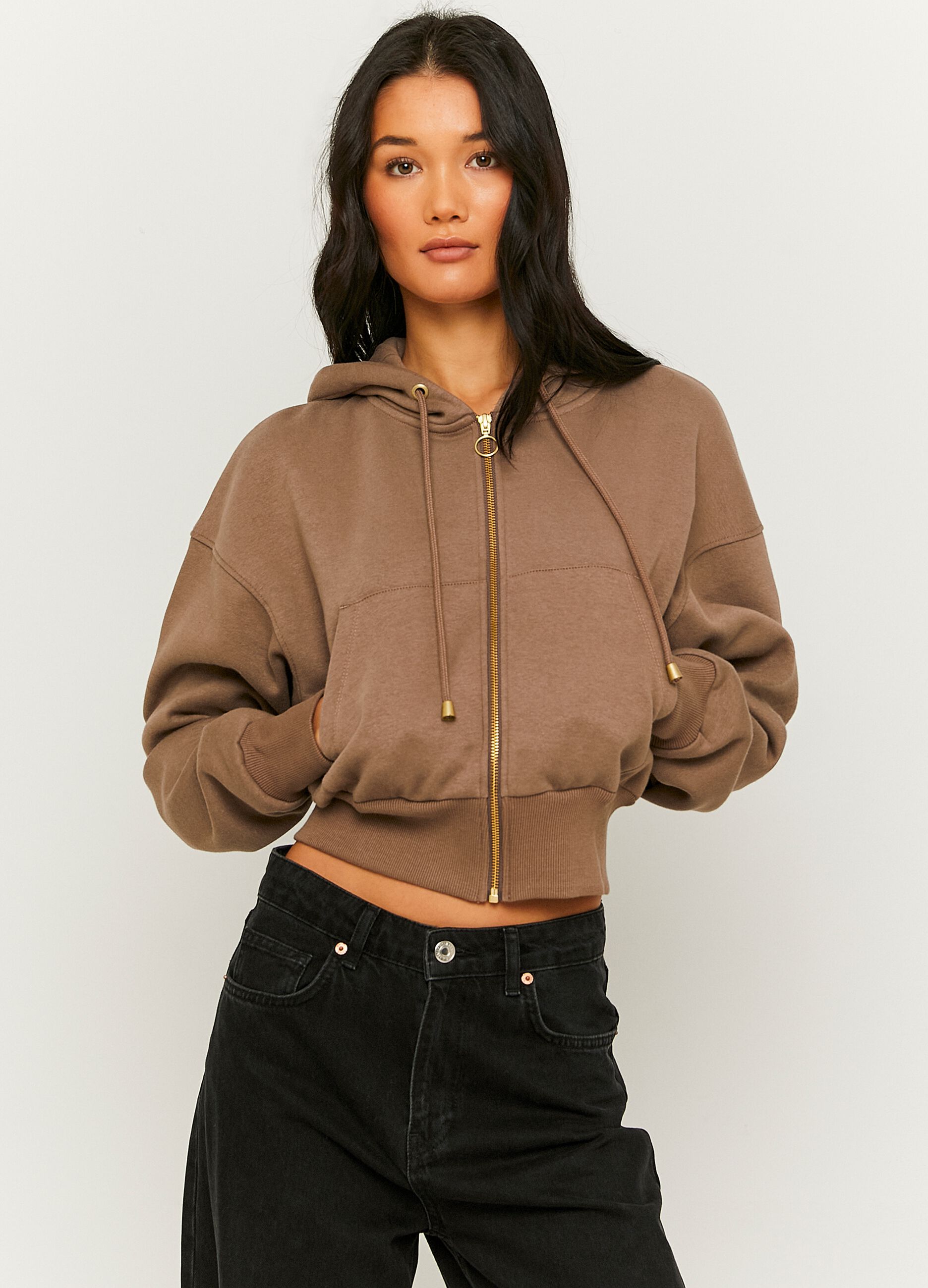 Crop sweatshirt with hood and zip