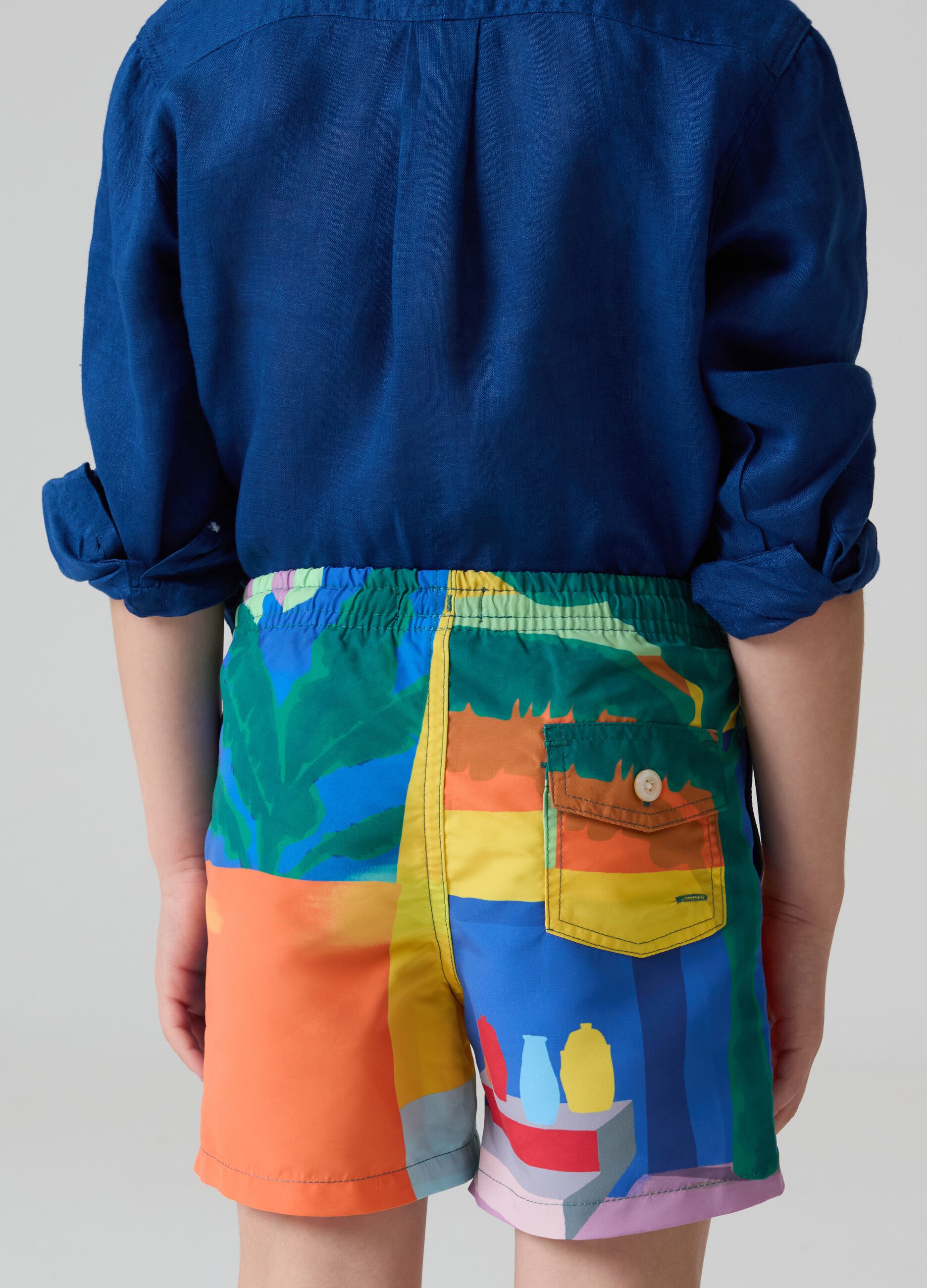 Swimming trunks with drawstring and landscape print
