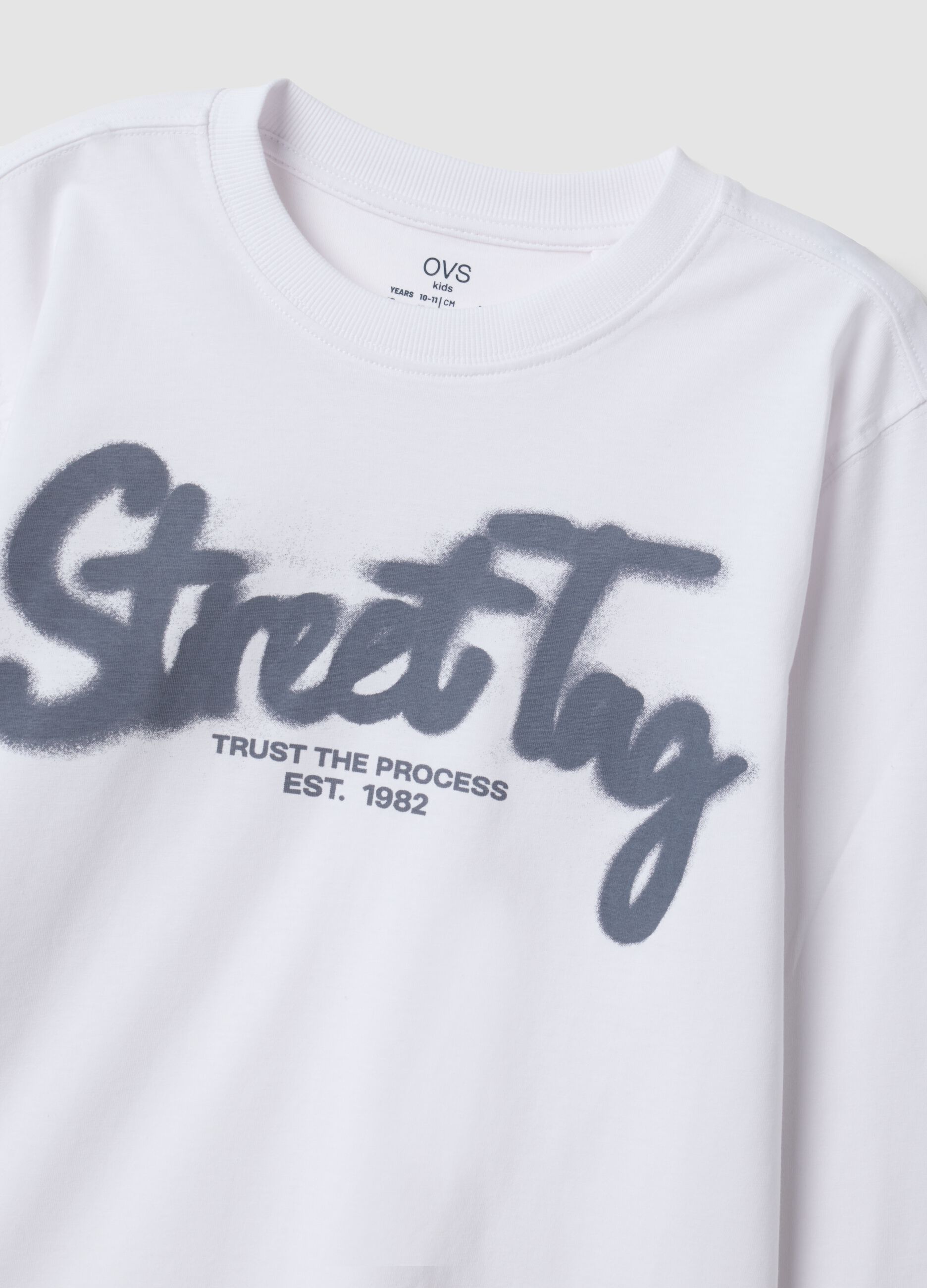 T-shirt branca em algod&atilde;o org&acirc;nico puro com estampado &ldquo;Street Tag&rdquo; para rapaz