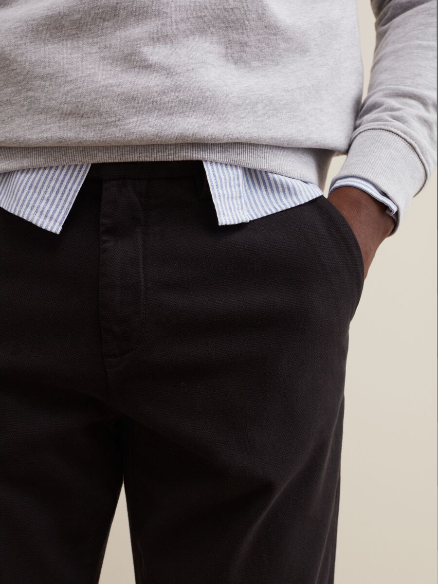 Pantalón regular fit de algodón dobby_3