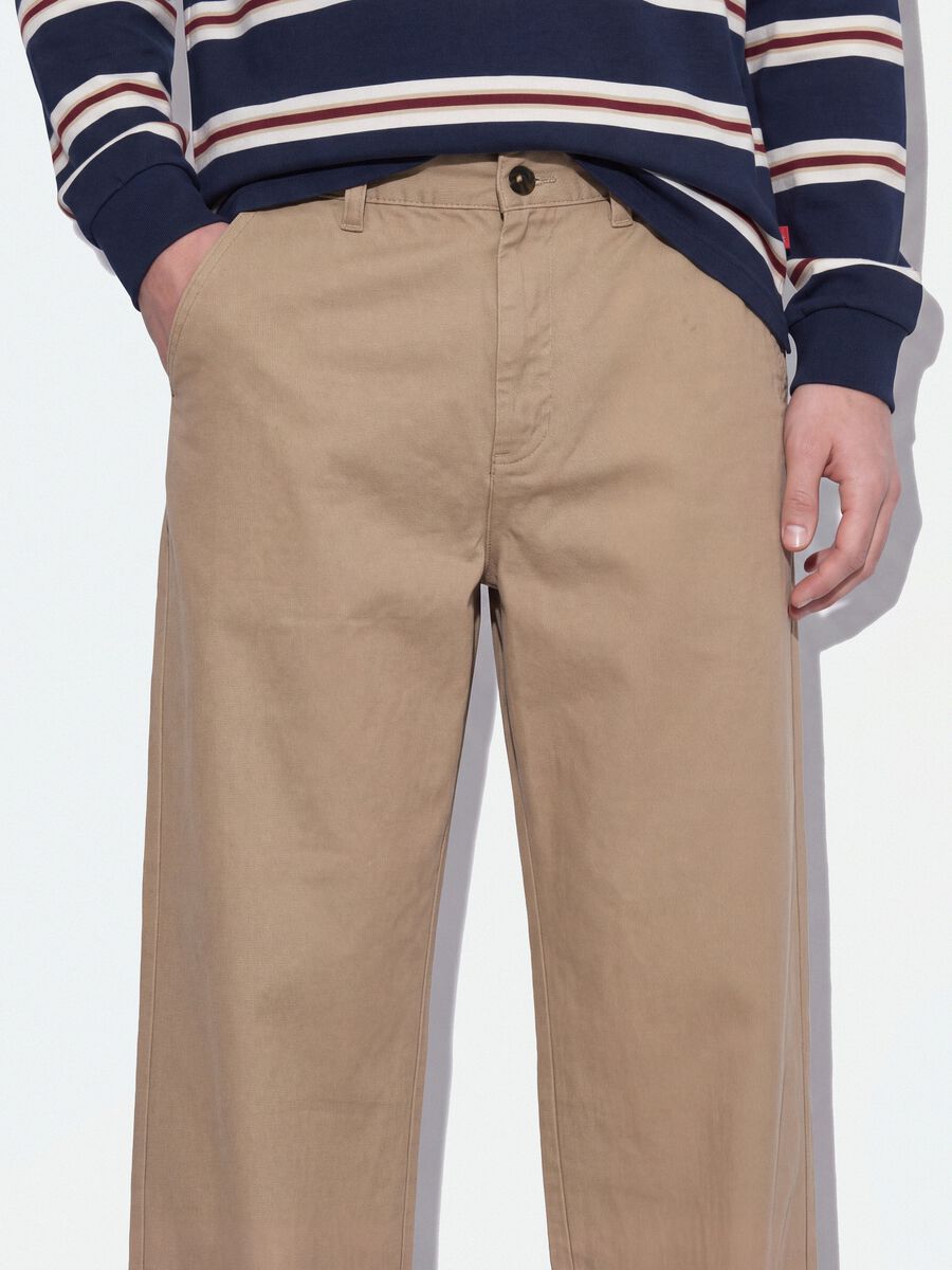 Beige pure cotton barrel-fit chino trousers_2