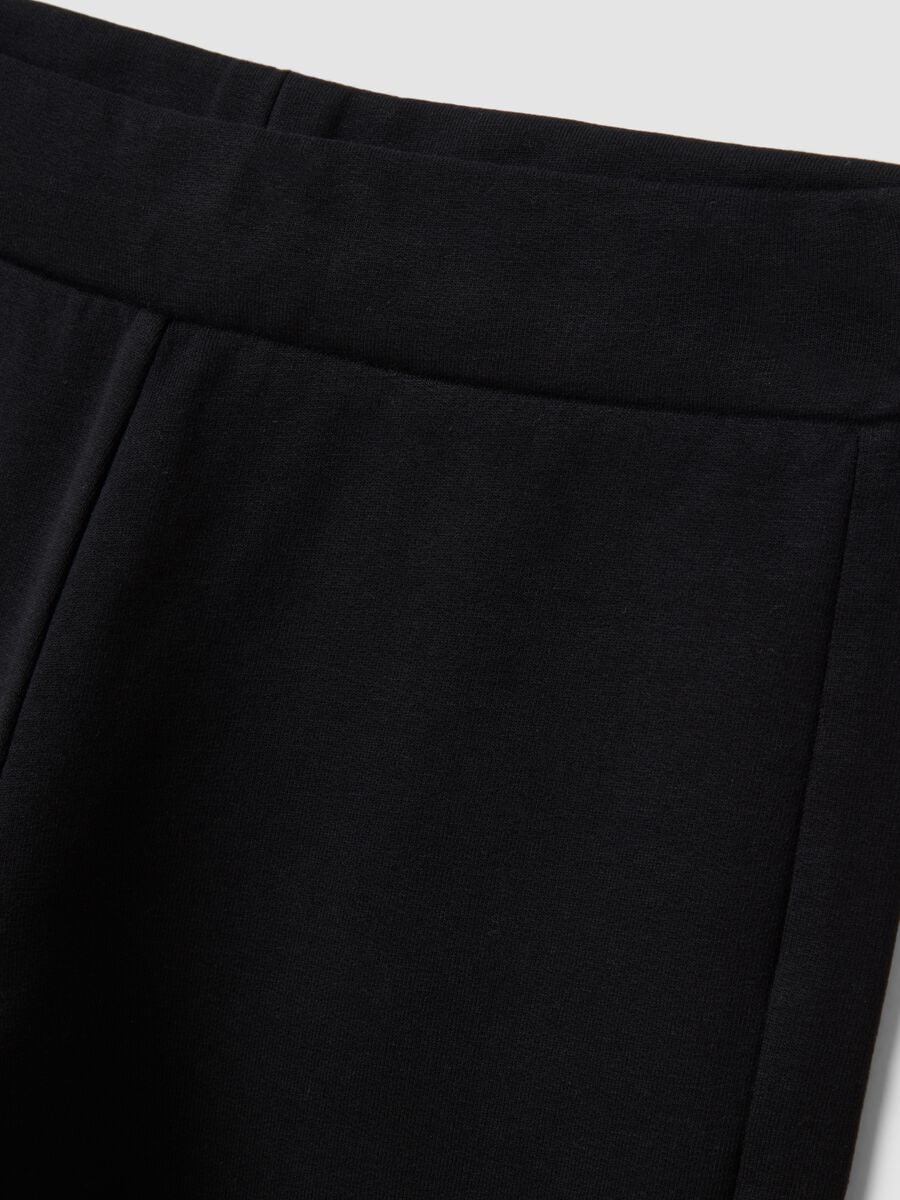 Leggings pretas &agrave; boca de sino em algod&atilde;o el&aacute;stico_2