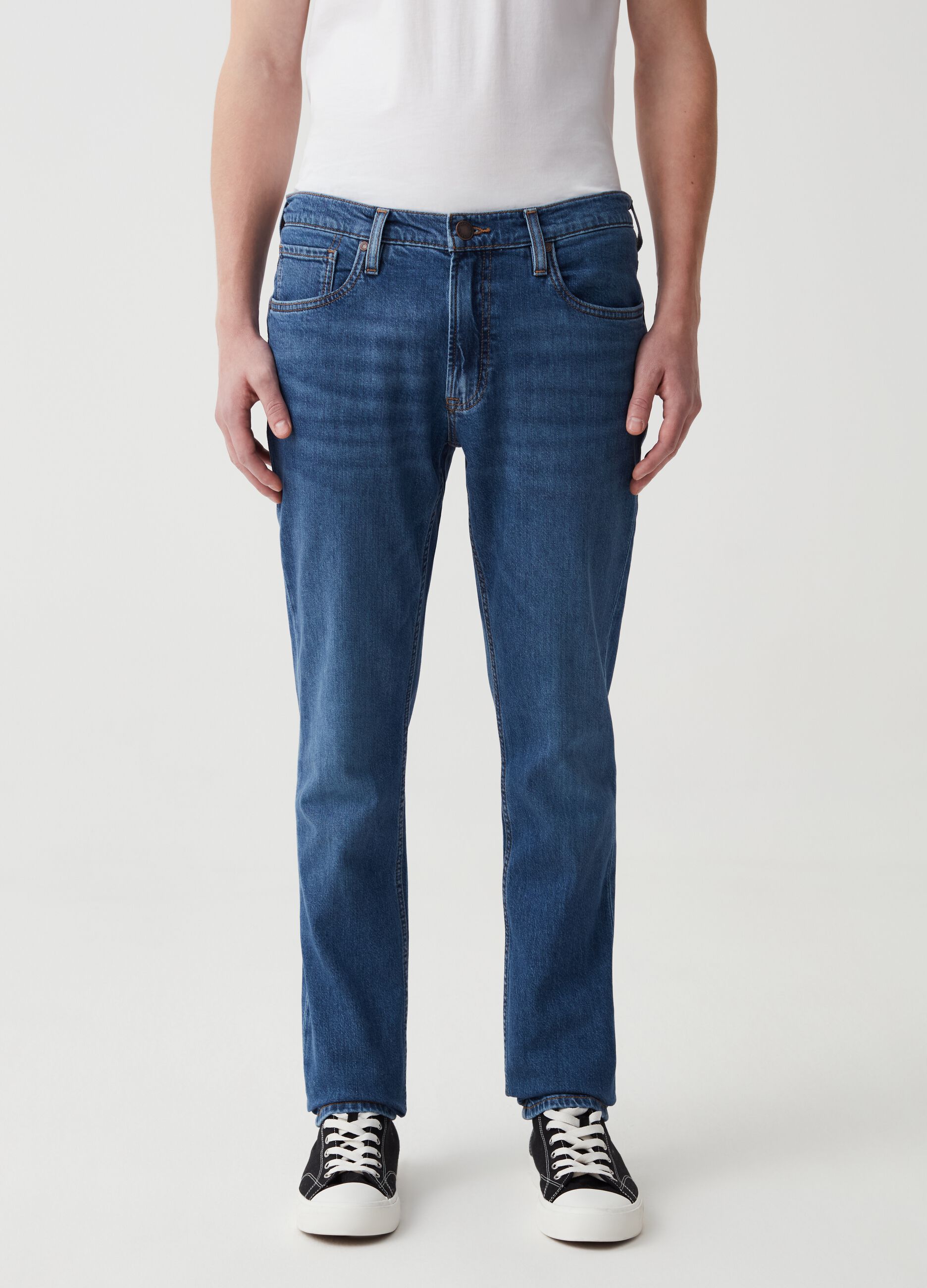 Slim-fit stretch jeans with five pockets