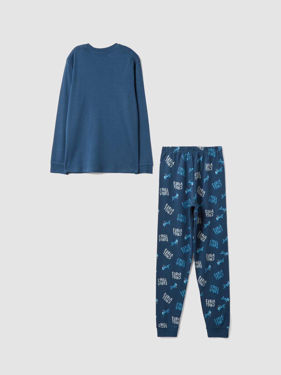 Blue organic cotton pyjamas with "Chill Vibes" slogan for boys_1