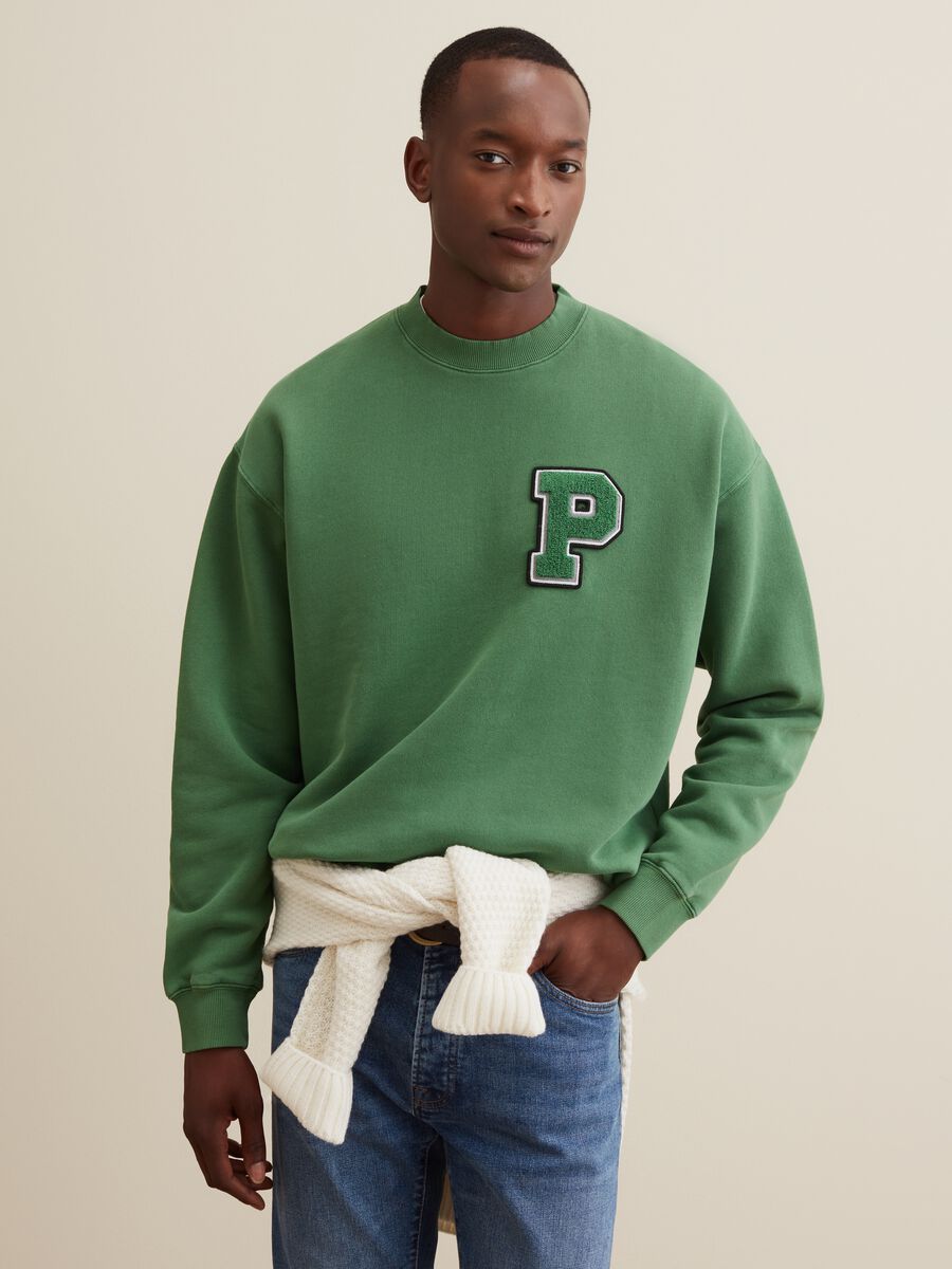 Sweatshirt with round neck and bouclé application_0