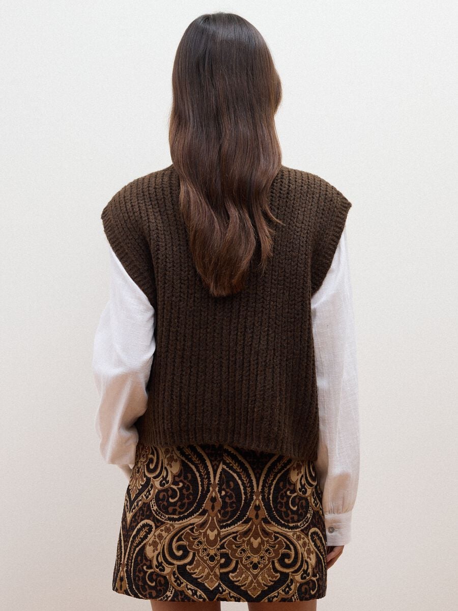 Gilet marrone in misto lana con bottoni_3