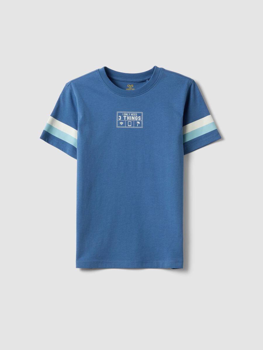 Camiseta azul de algod&oacute;n puro para ni&ntilde;o con rayas en las mangas_0
