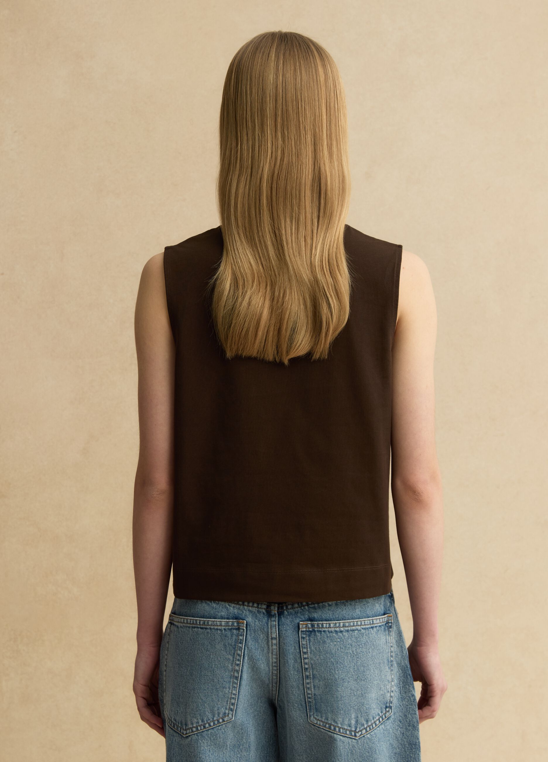 Regul&auml;r geschnittenes Tanktop aus brauner reiner Baumwolle mit Stickerei