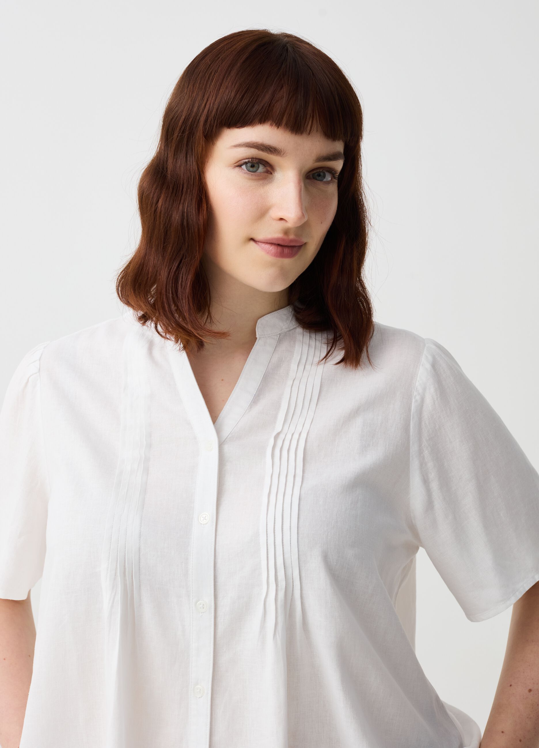 Curvy blouse in linen and viscose with buttons