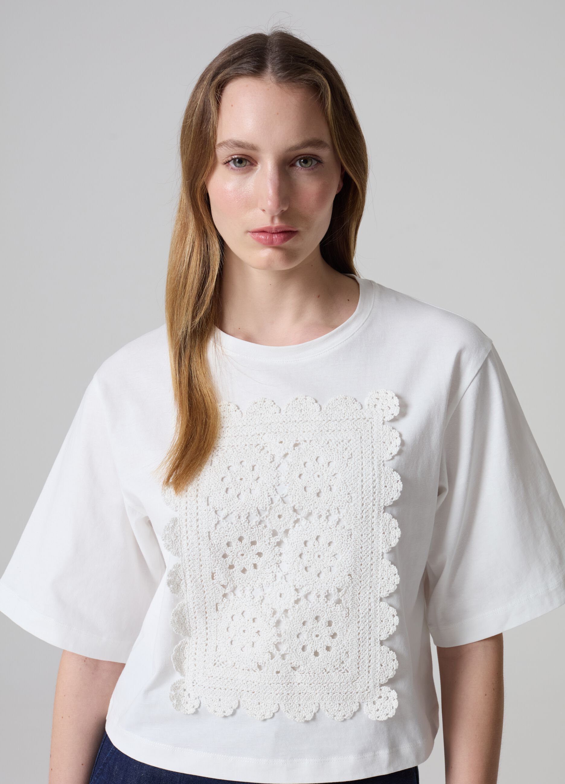 T-shirt with crochet application
