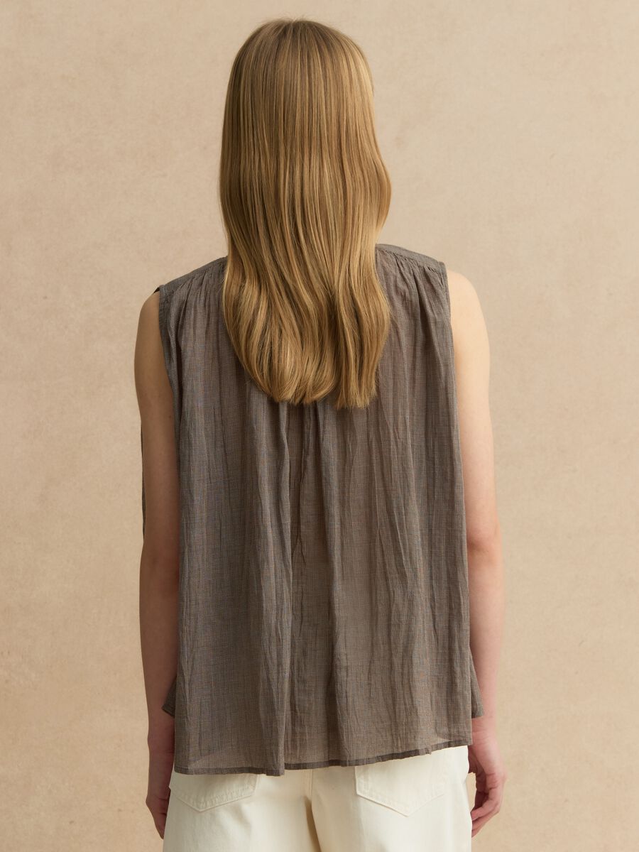 Braune &auml;rmellose Bluse aus reiner Baumwolle im Regular Fit_3