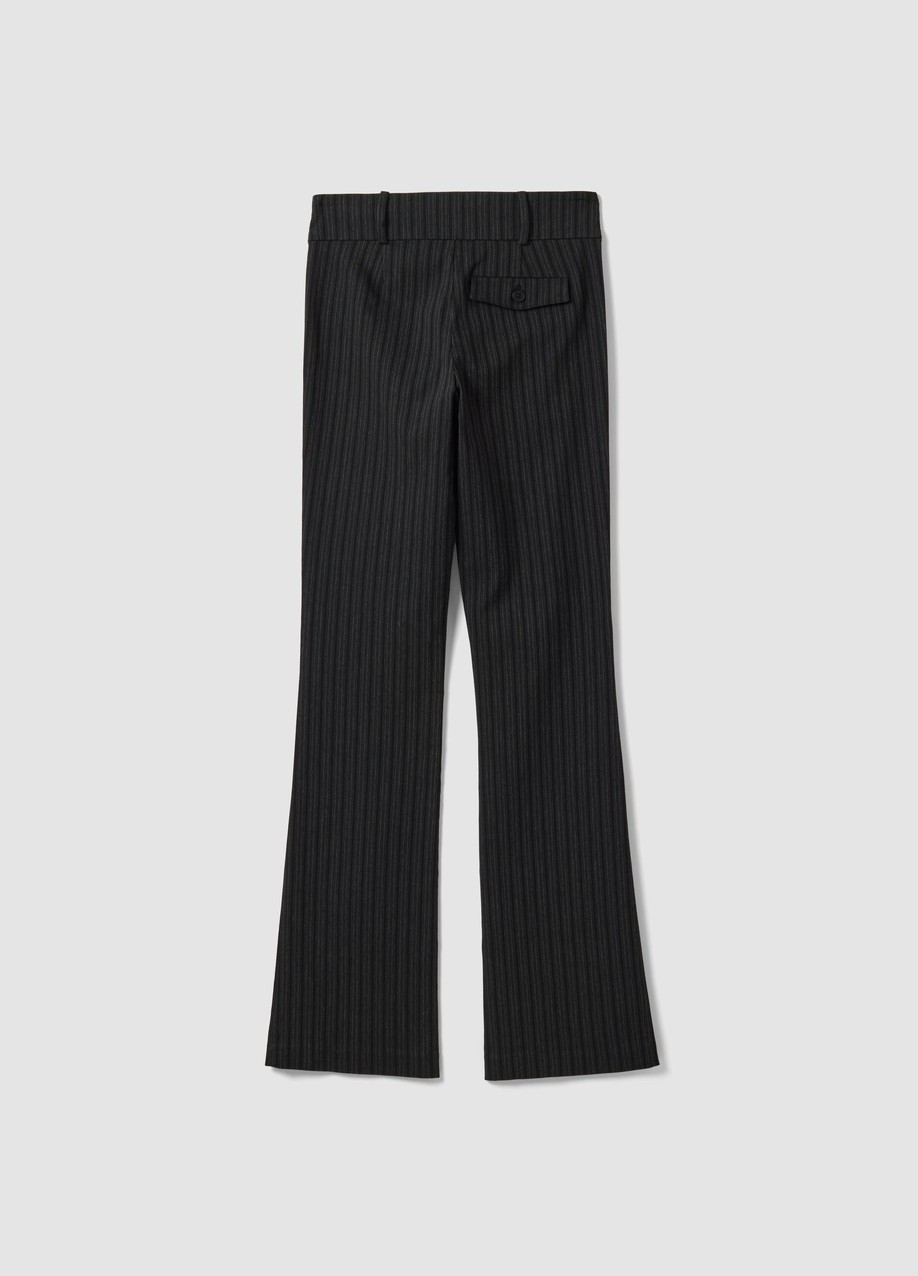 Pantaloni neri flare in viscosa elasticizzato con fantasia gessata