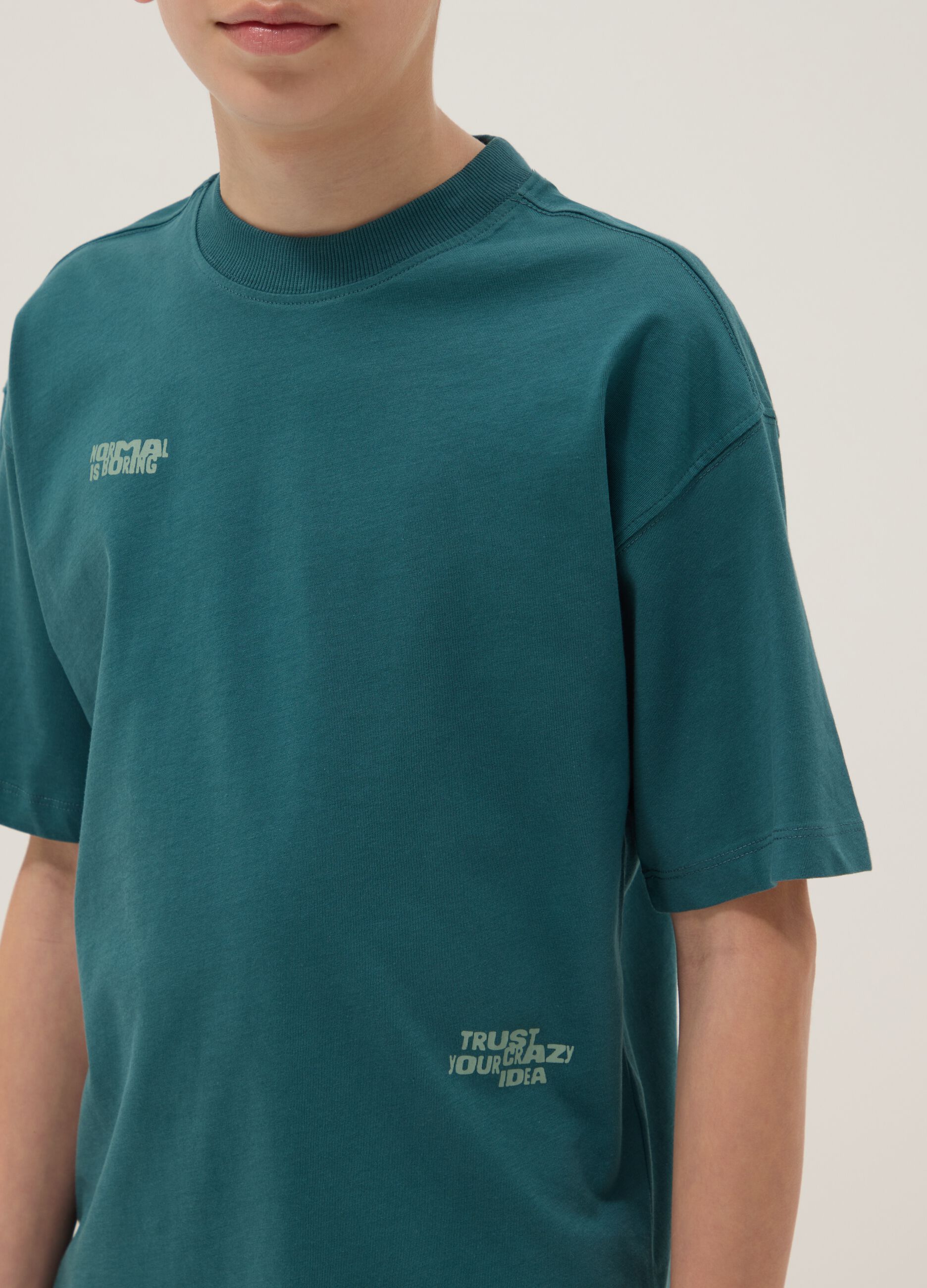 T-shirt oversized verde em algod&atilde;o puro para rapaz