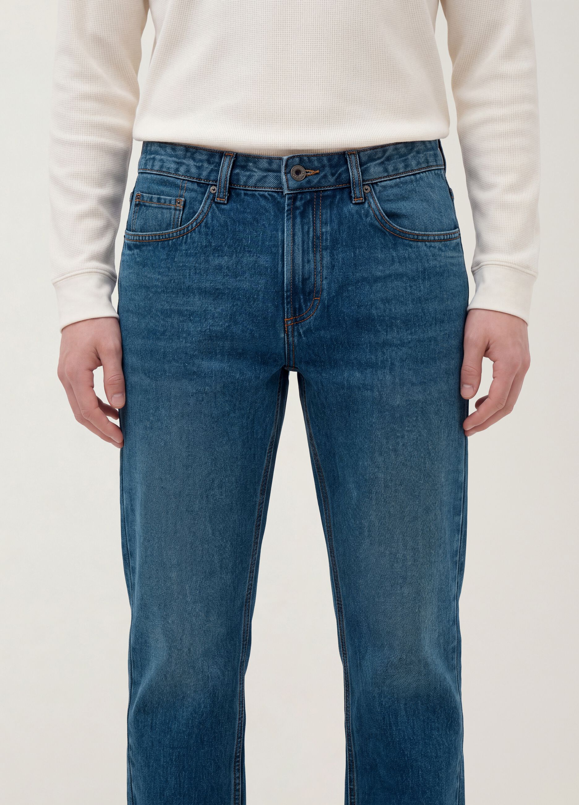 Jeans de ganga azul em algod&atilde;o puro, regular fit