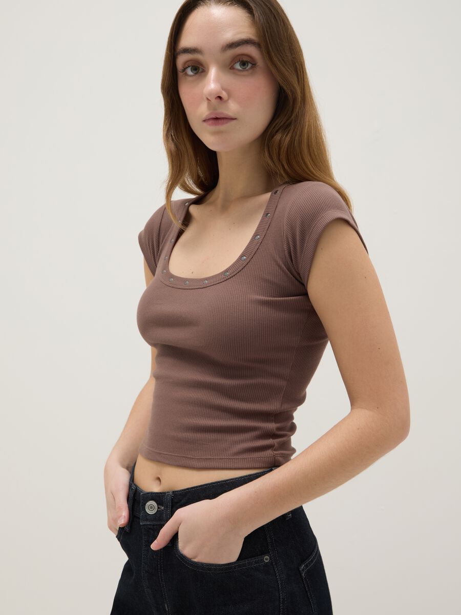 Brown slim fit stretch cotton t-shirt with studded neckline_0