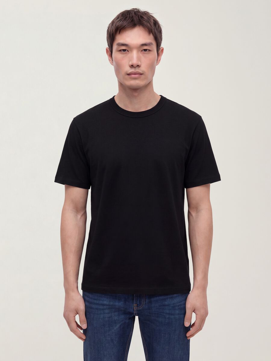 Black pure cotton crew-neck T-shirt with a relaxed fit_0