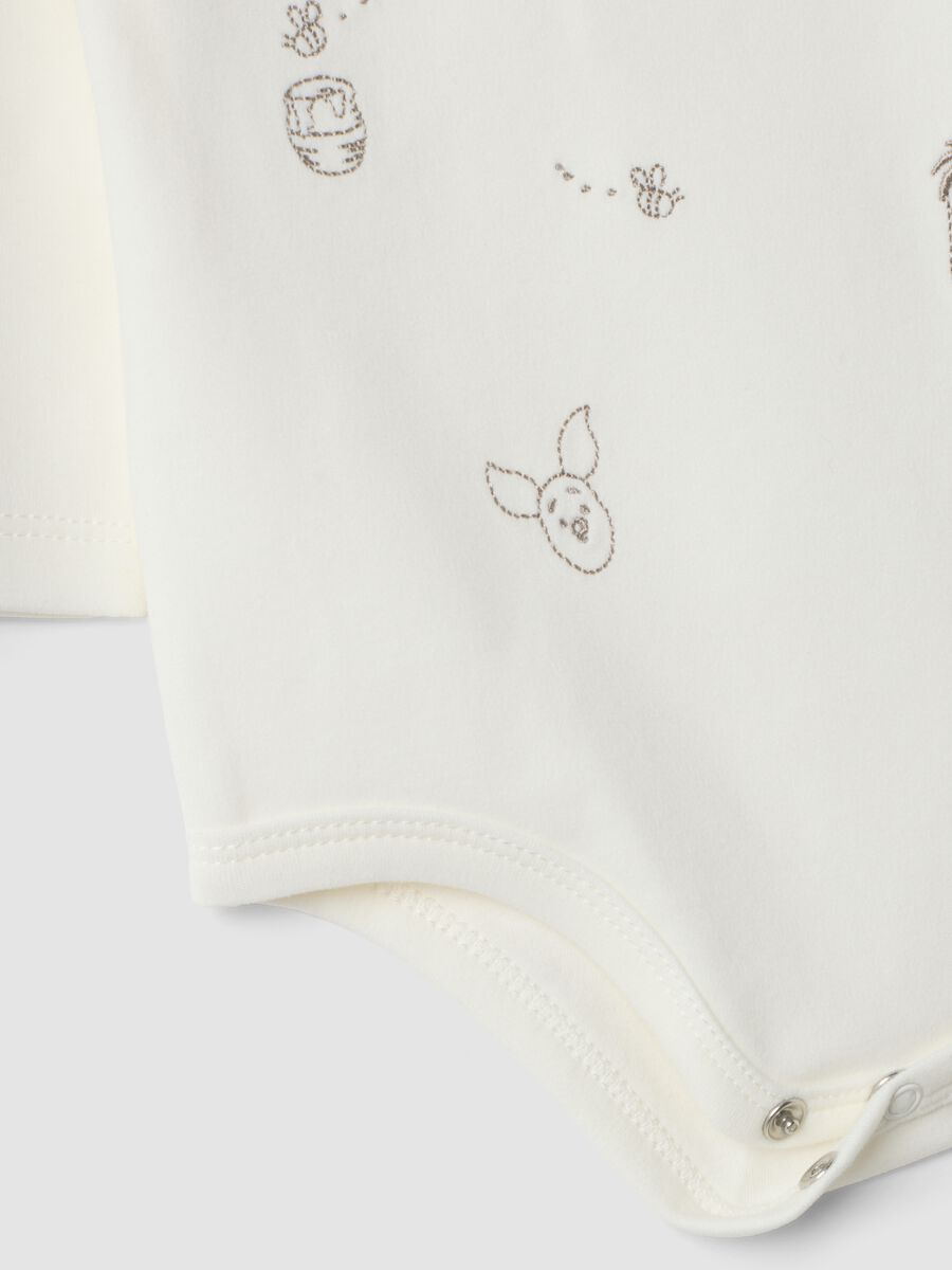 Wei&szlig;er Baby-Body aus reiner Bio-Baumwolle mit Kragen und Winnie‑the‑Pooh-Print_3