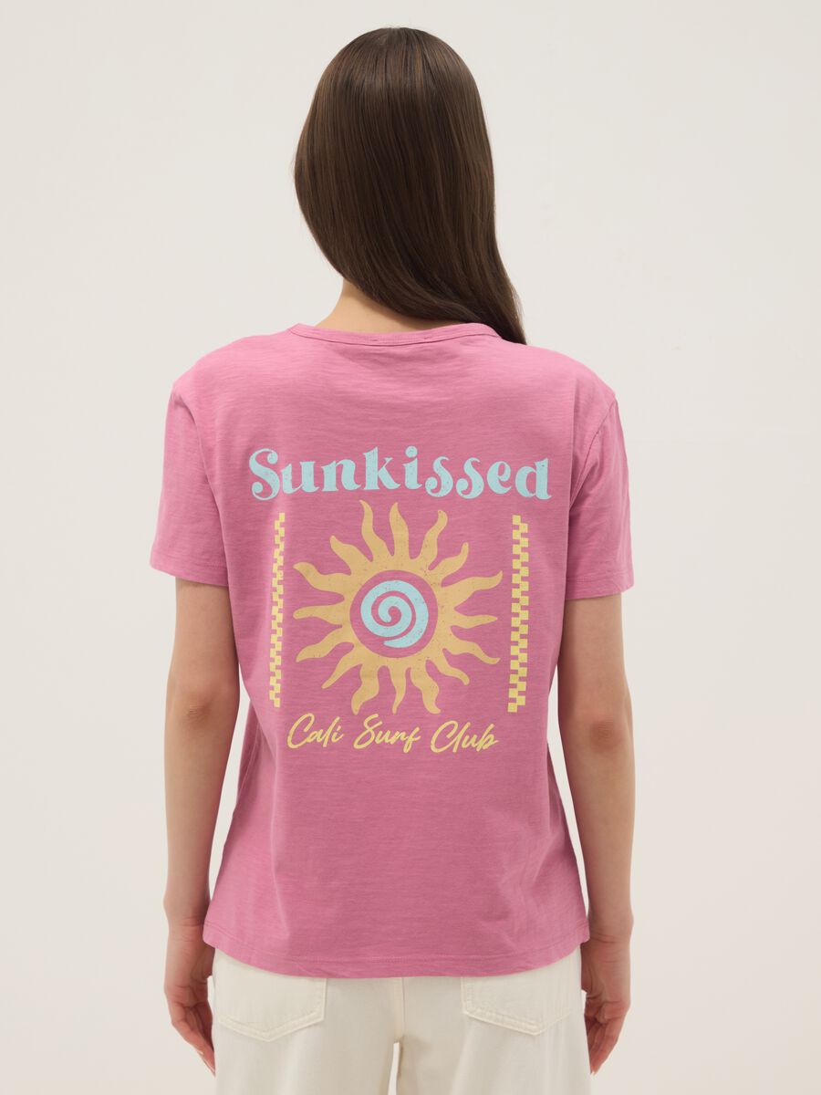 Rosa T-Shirt aus reiner Baumwolle im Relaxed Fit mit Sonnenprint_3