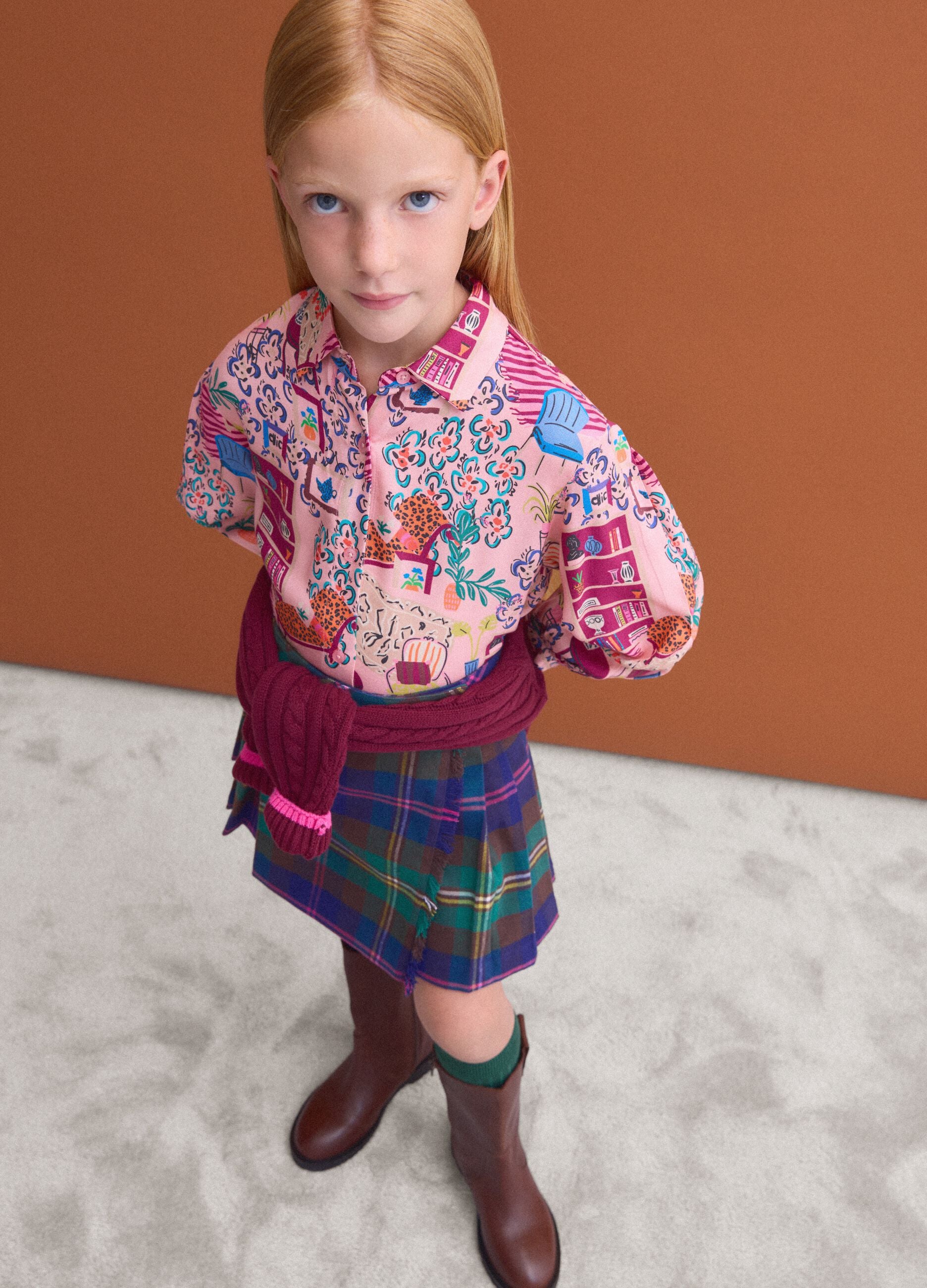 Camicia rosa in pura viscosa con fantasia e colletto classico per bambina
