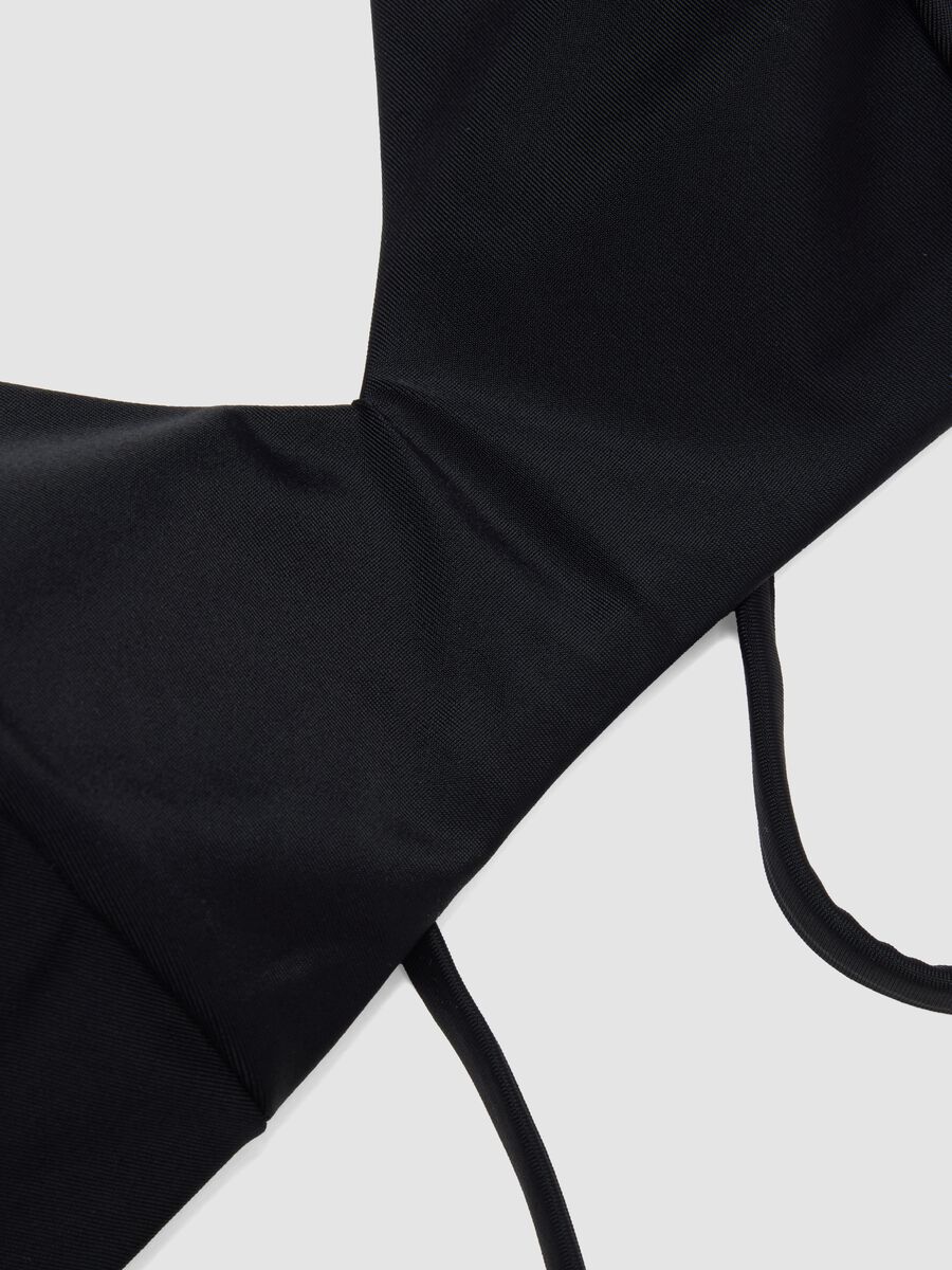 Schwarzes Dreieck-Bikini-Top mit herausnehmbarer Polsterung_5