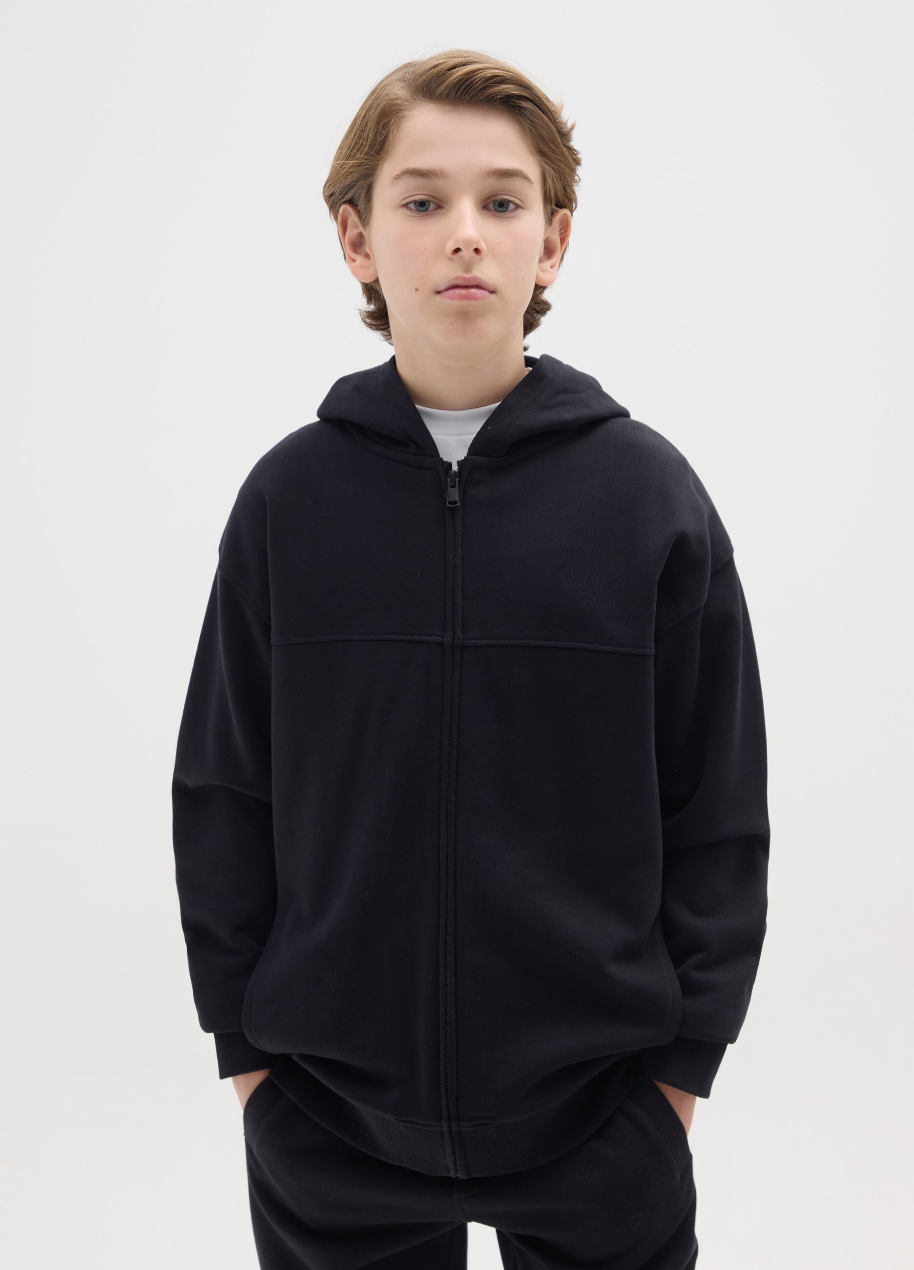 Black cotton boy's hoodie in regular fit