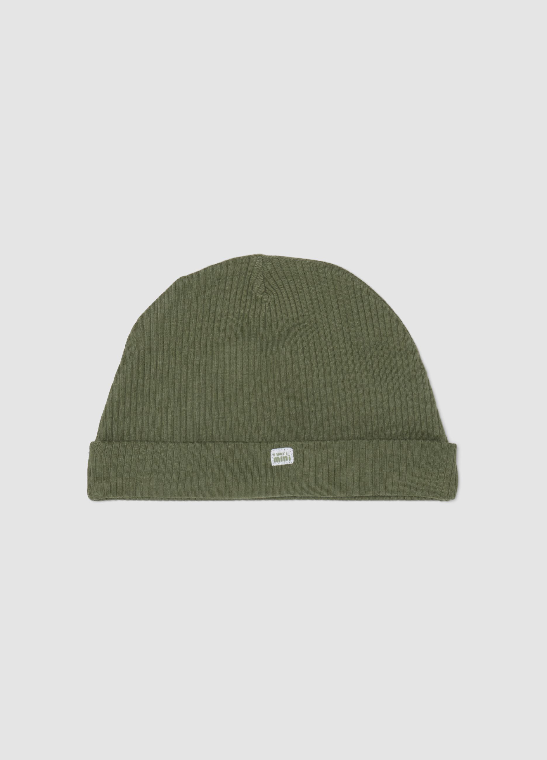 Cappello verde in puro cotone organico a coste per neonati