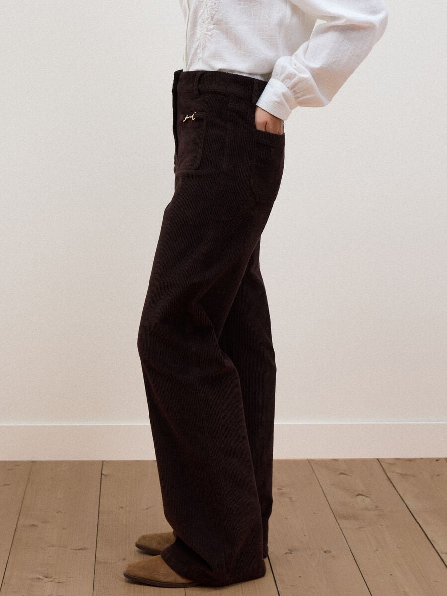 Braune Flare-Hose aus geripptem Stretch-Baumwollstoff_3