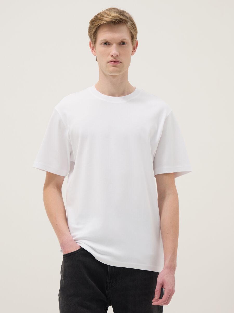 T-shirt branco The Iconic Tee em puro algod&atilde;o, ajuste relaxado_1