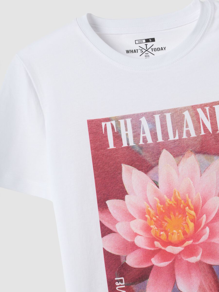 T-shirt branca em algod&atilde;o puro com estampado floral_1