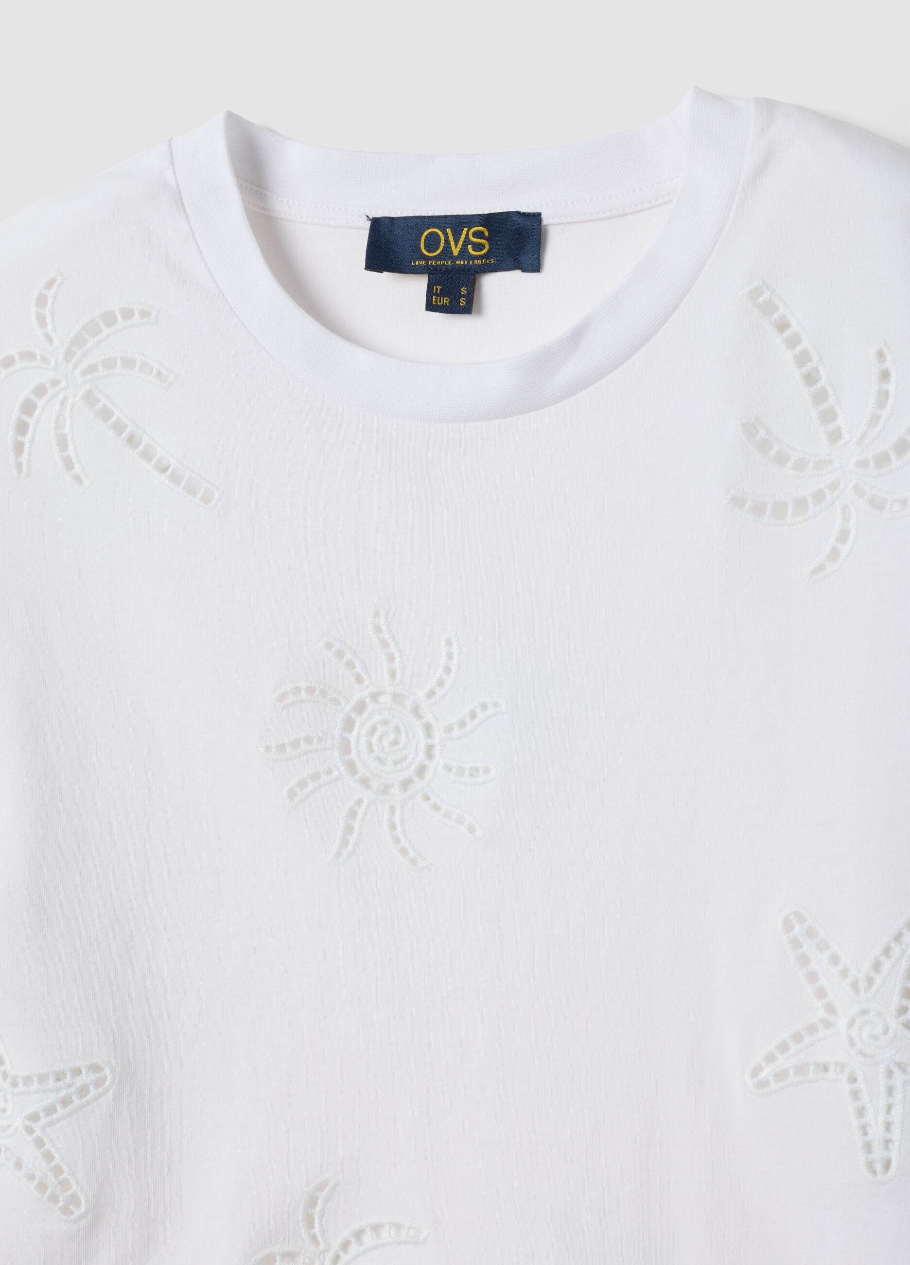 Wei&szlig;es T-Shirt aus reiner Baumwolle mit Lochstickerei, Regular Fit