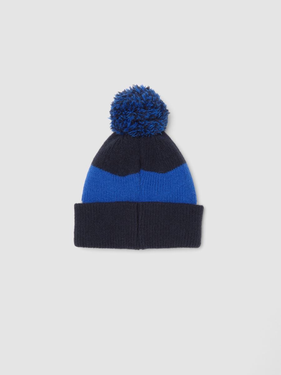 Blue knitted hat with pom-pom and animal motif_1