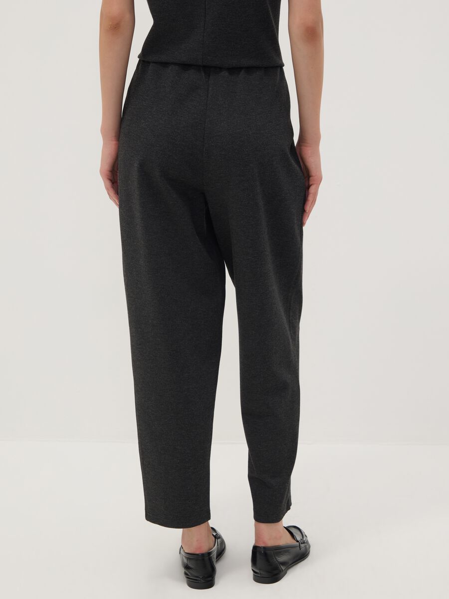 Schwarze Joggerhose aus Milano-Strick in elastischer Viskose, Barrel Fit_2