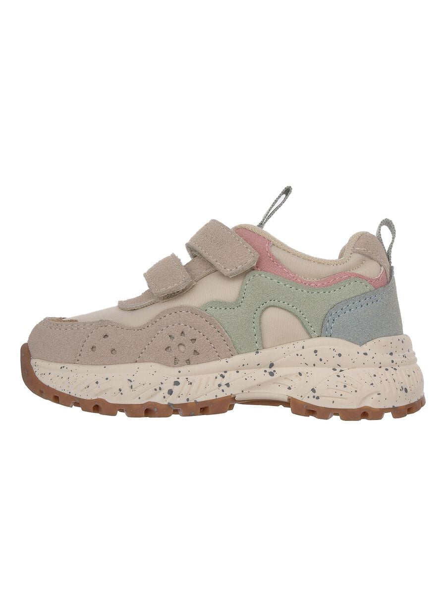 Light pink sporty shoes with double strap fastening_0