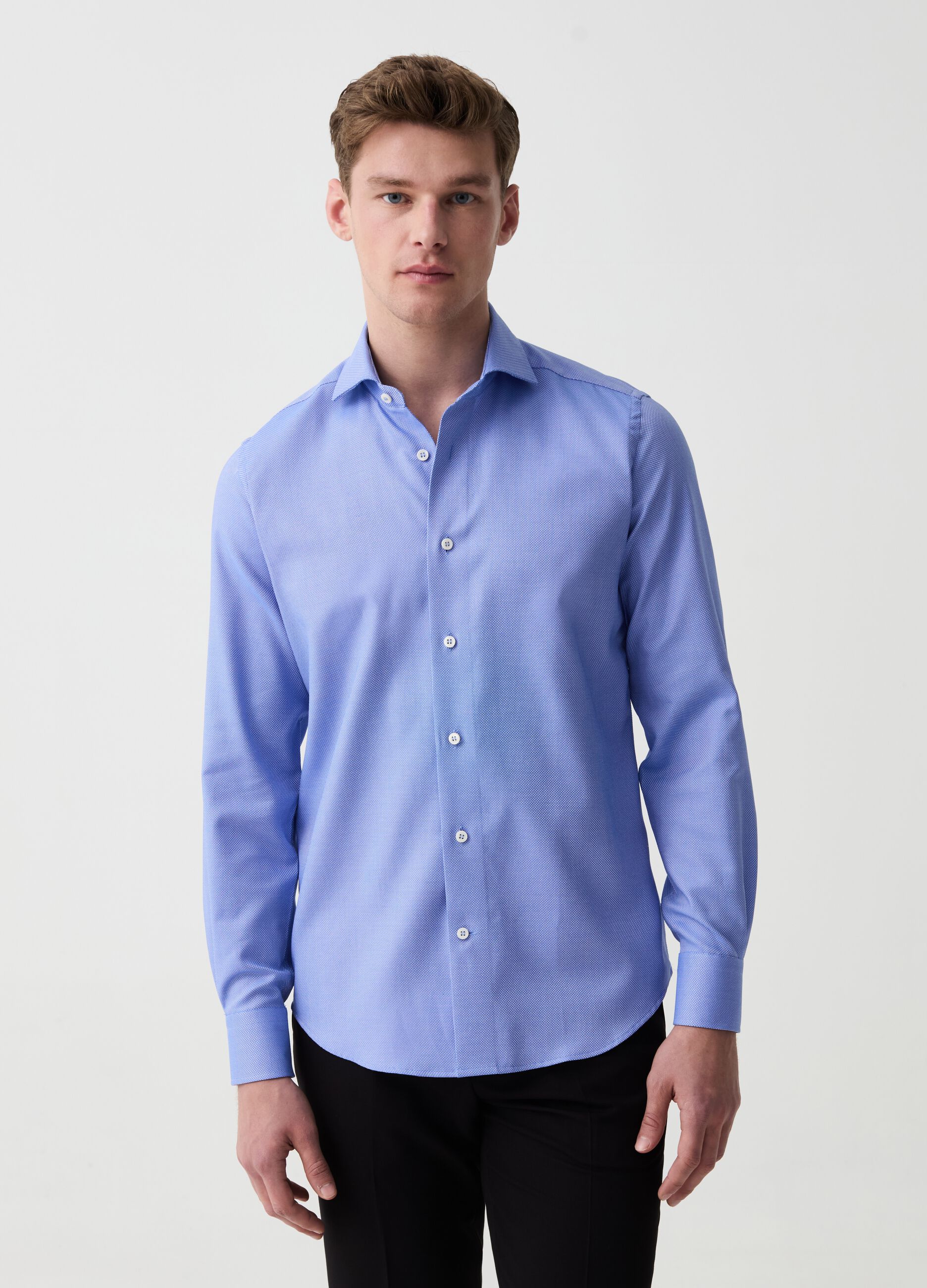 Slim-fit easy-iron shirt with micro weave