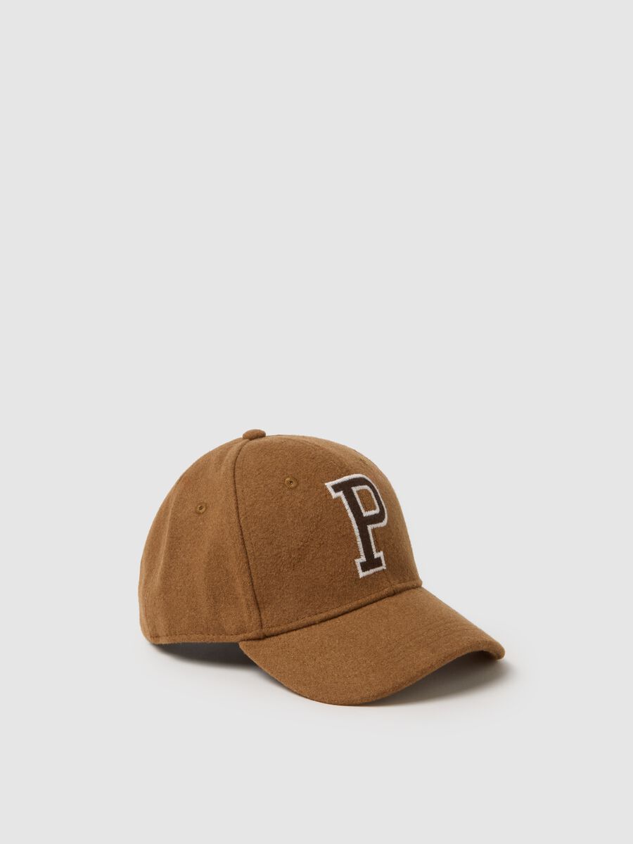 Brown hat with embroidered letter_0