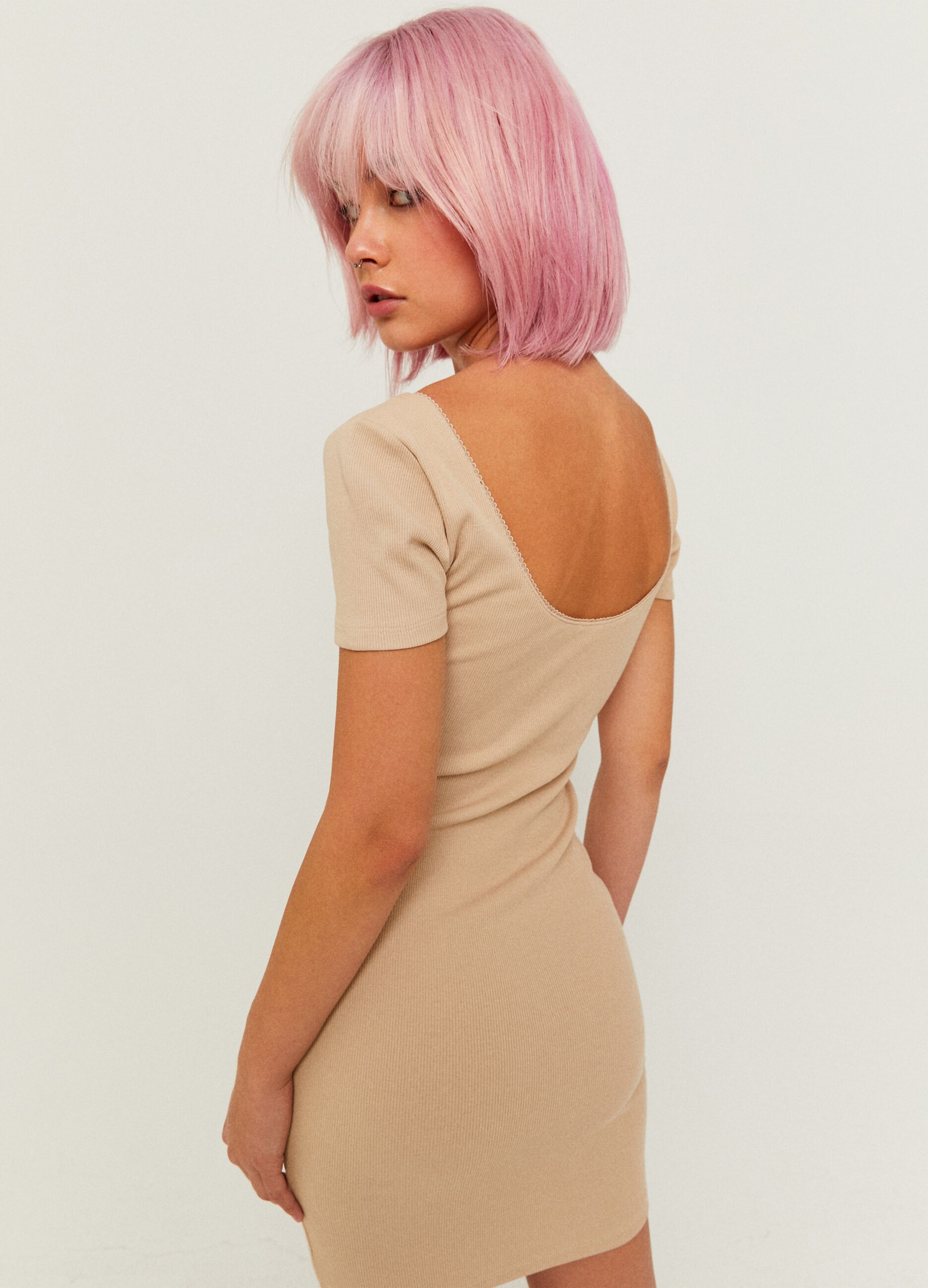 Short solid colour stretch dress