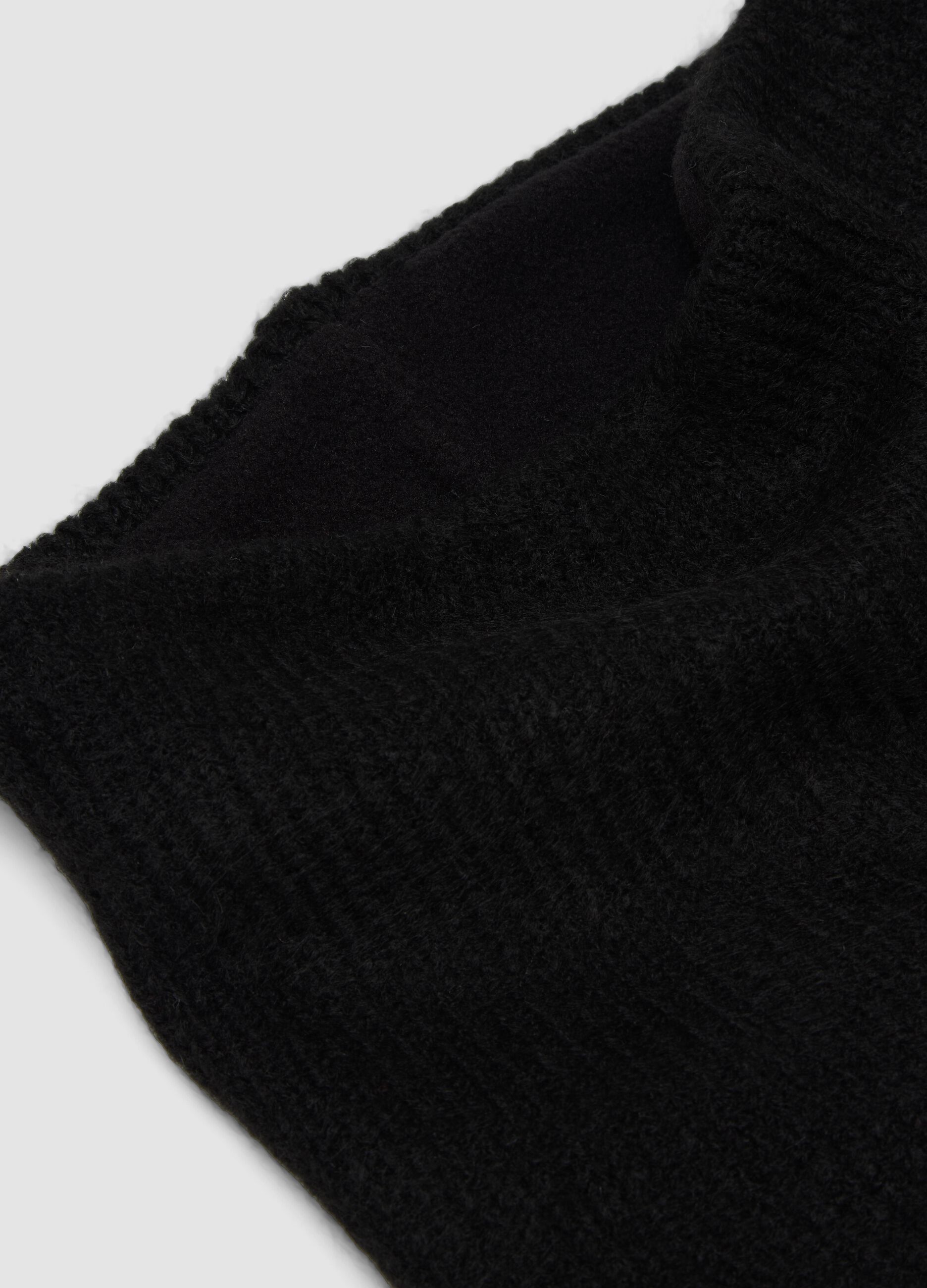 Sciarpa nera in tessuto elasticizzato a costine