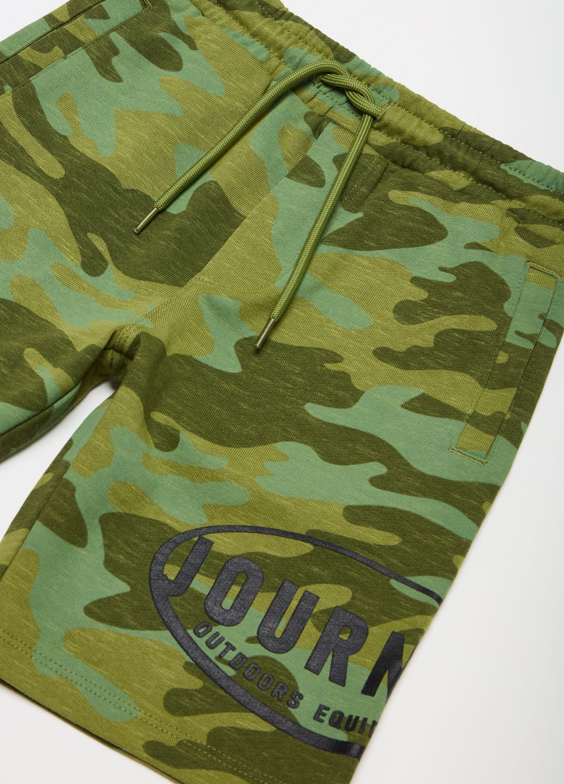 Camouflage Bermuda shorts with drawstring