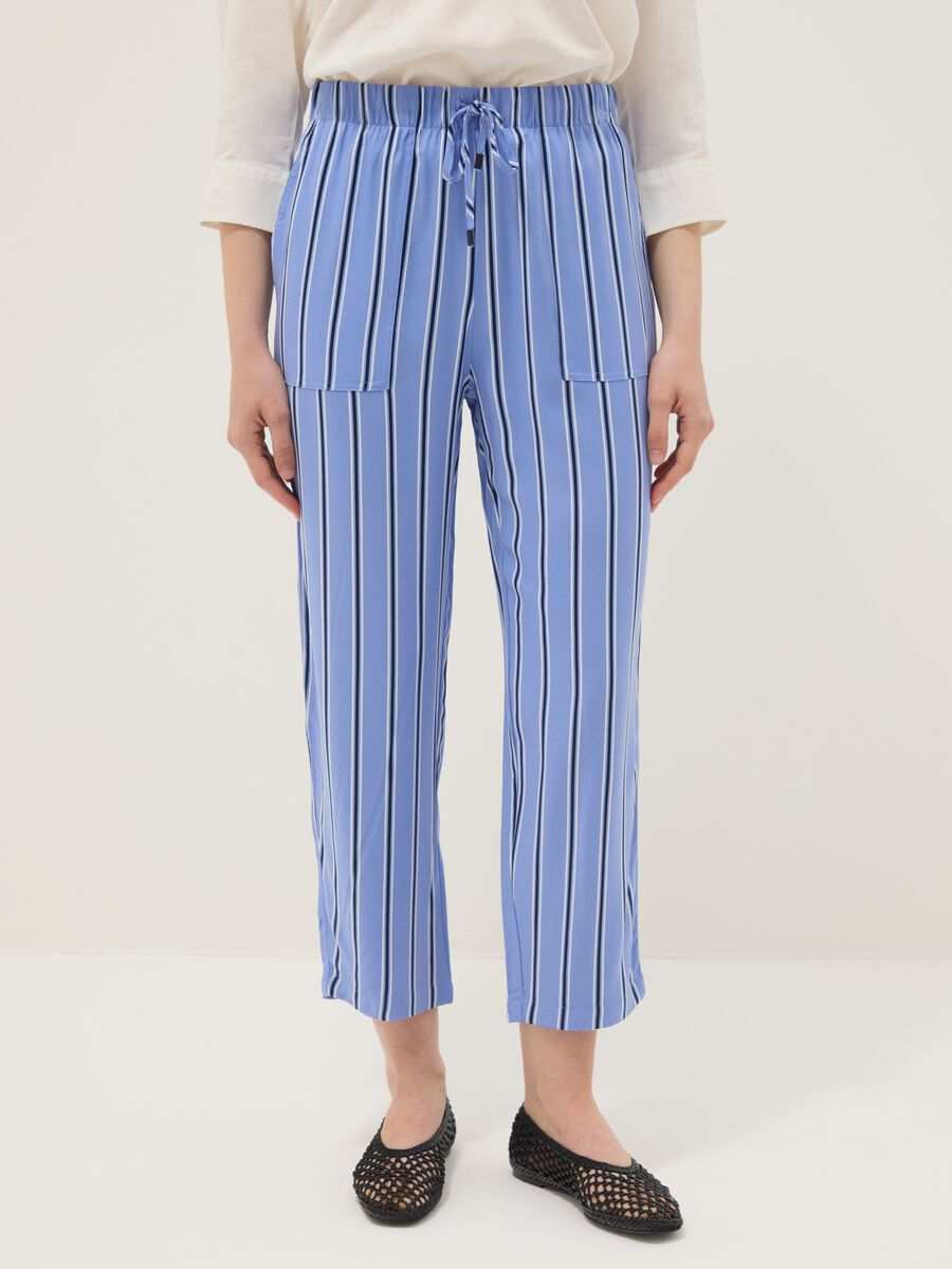 Jogginghose aus reiner Viskose mit mehrfarbigen Streifen, regul&auml;re Passform_1