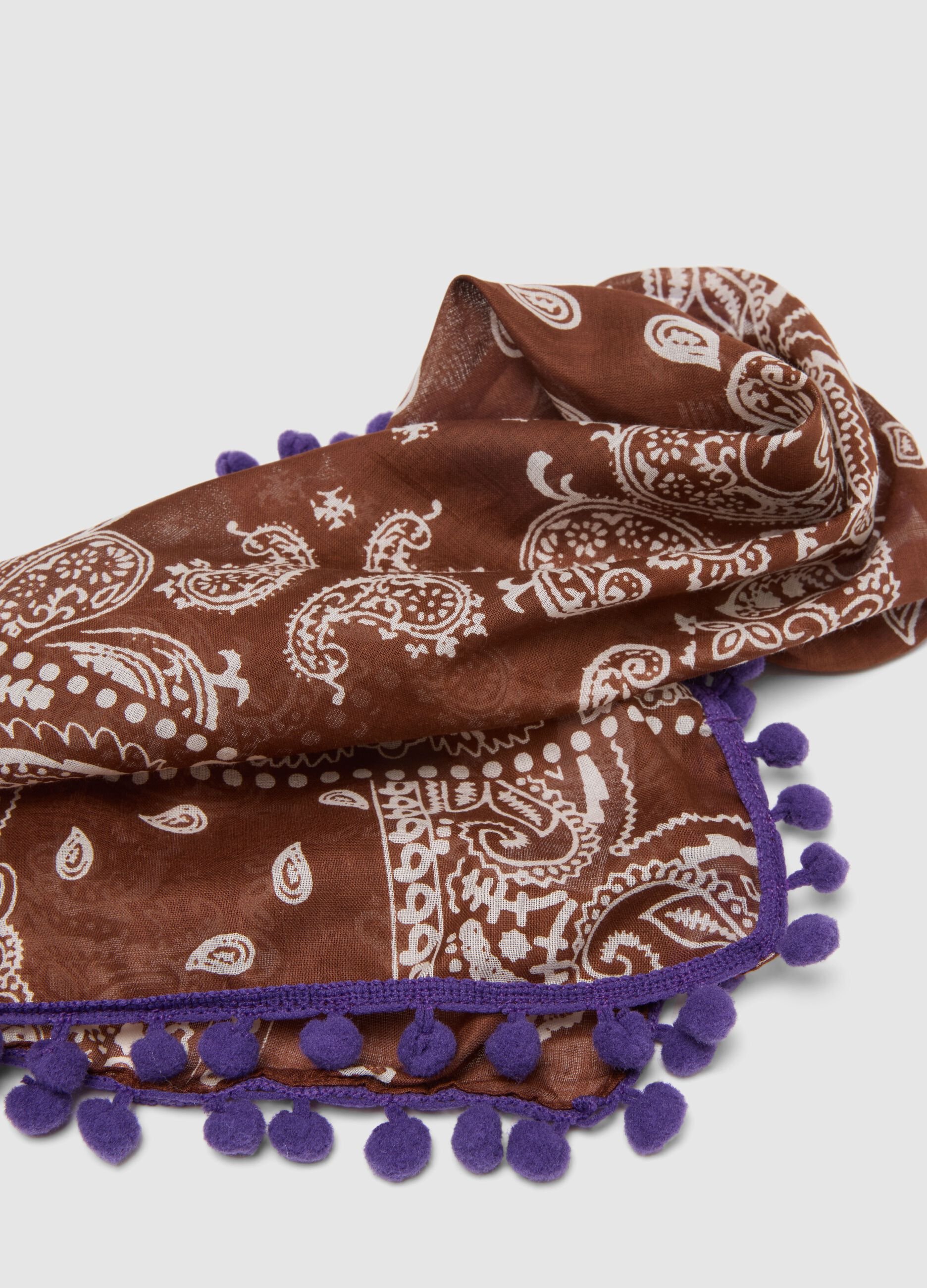 Bandana multicolor em algod&atilde;o puro regular fit com pompons