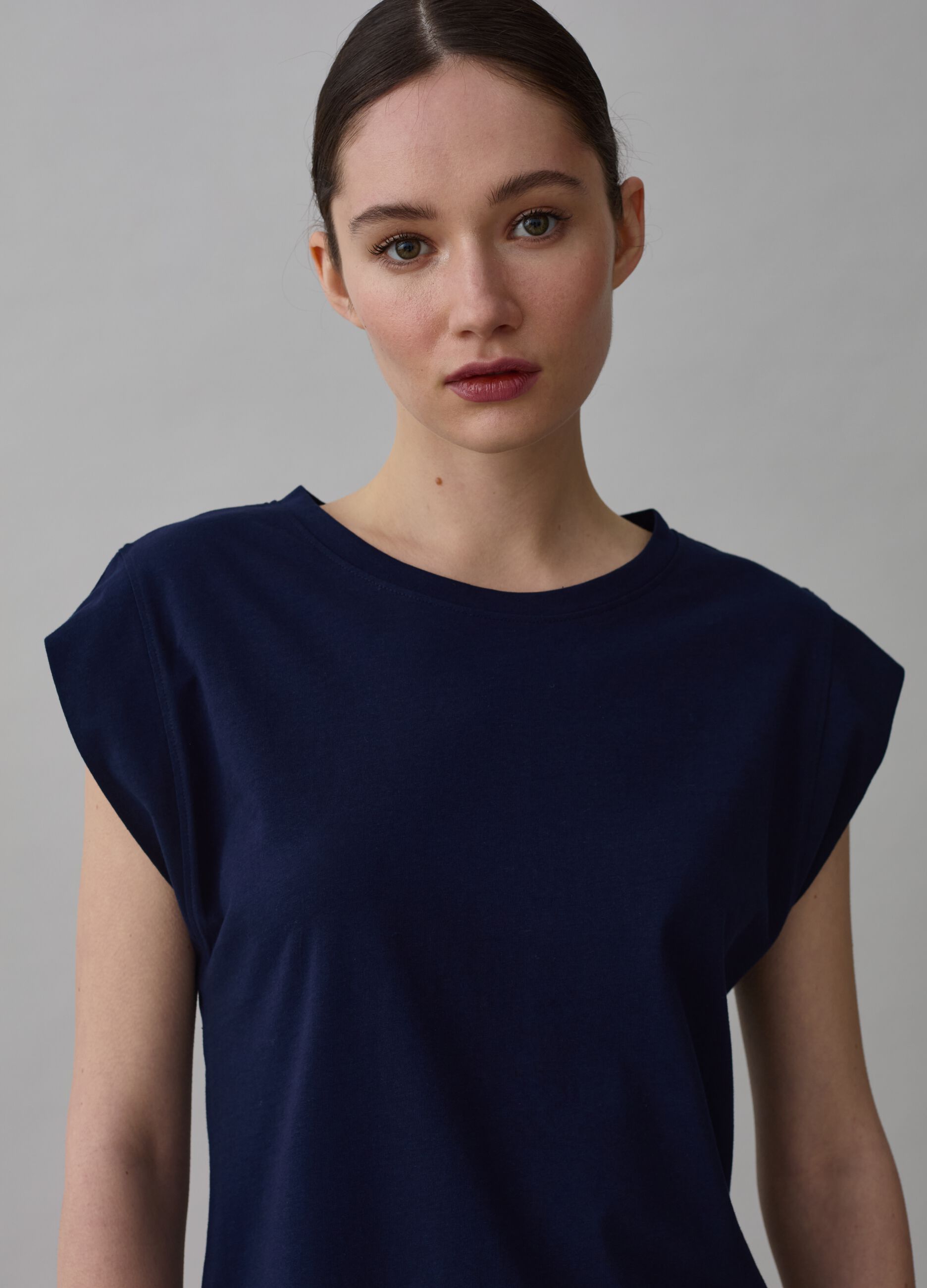 Sleeveless T-shirt with cut-out detail