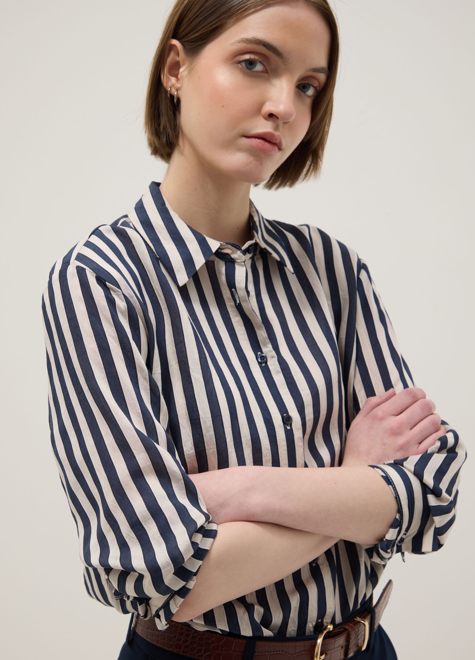 Multicolour striped regular fit shirt with classic collar and buttons