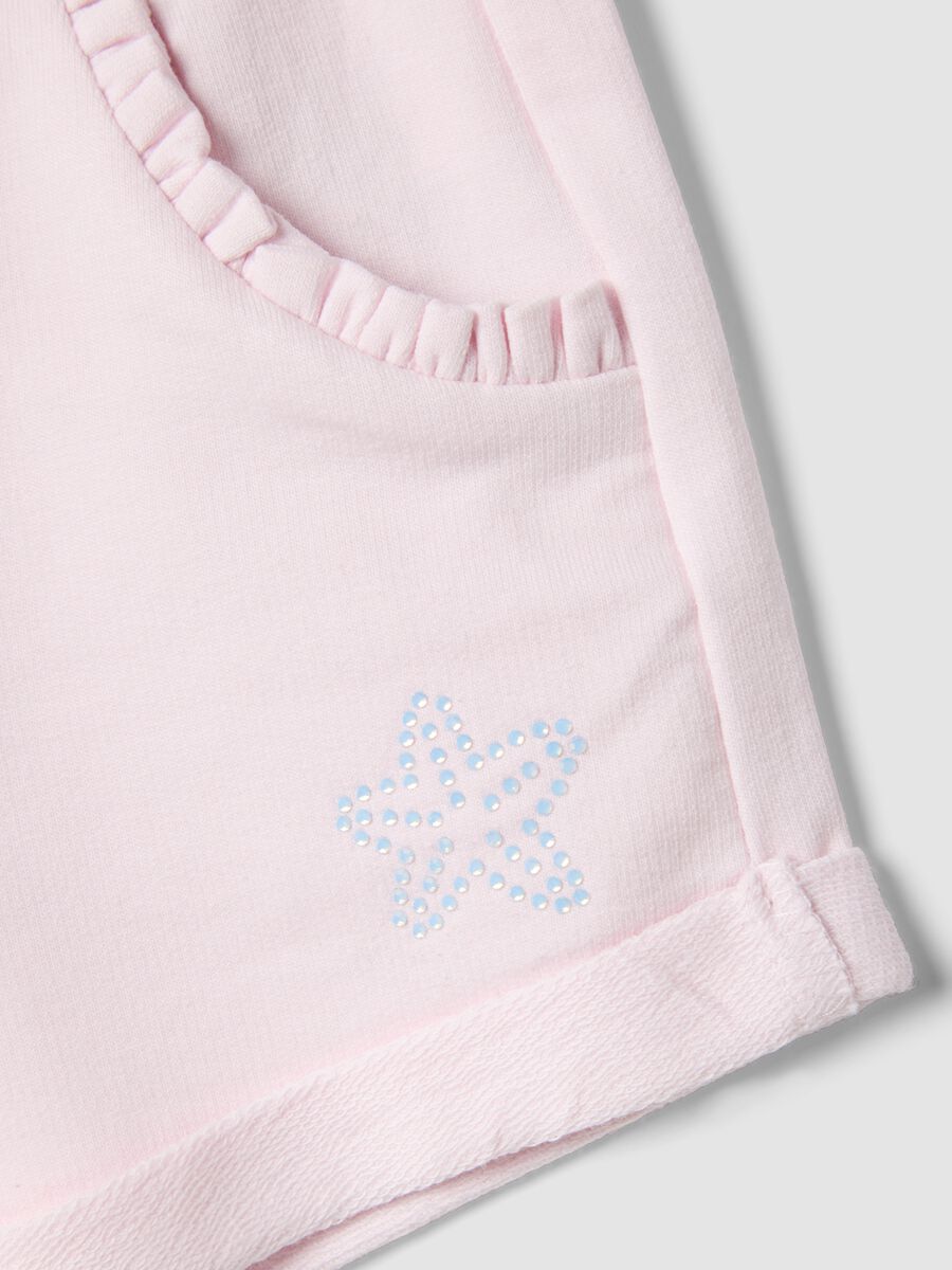 Rosa Shorts aus Stretch-Baumwolle f&uuml;r M&auml;dchen mit Schleife_2